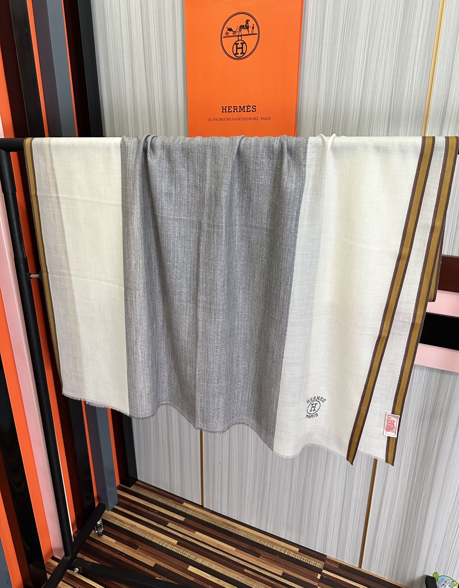 新款🔥爱马士🧣太美了[庆祝]万众瞩目经典版到货🎆最优质的年轻设计师推出的最新概念👓搭配调色纱染再色织🎉交