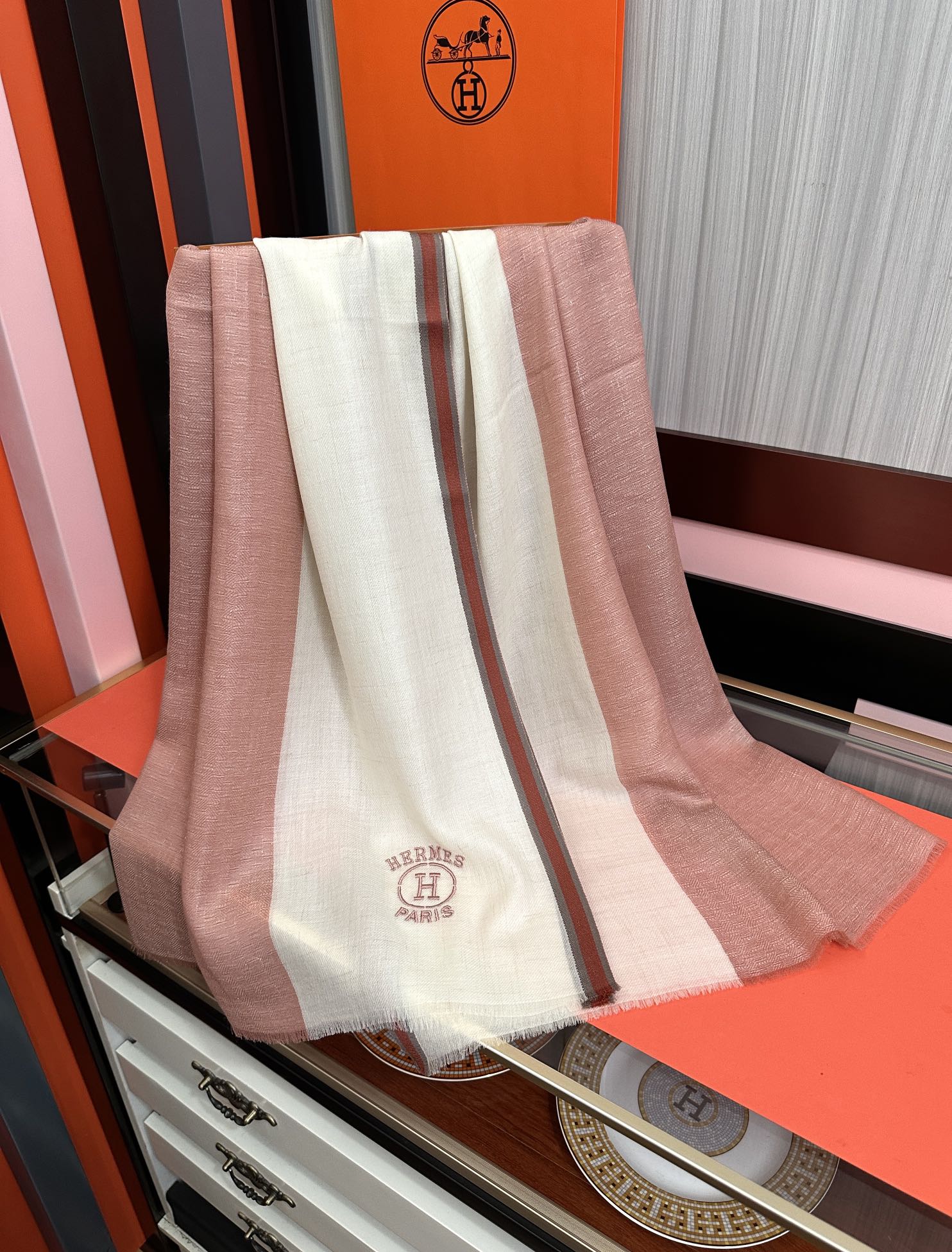 新款🔥爱马士🧣太美了[庆祝]万众瞩目经典版到货🎆最优质的年轻设计师推出的最新概念👓搭配调色纱染再色织🎉交