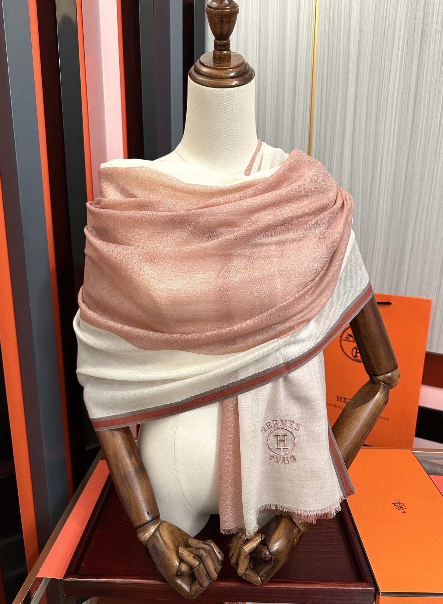 新款🔥爱马士🧣太美了[庆祝]万众瞩目经典版到货🎆最优质的年轻设计师推出的最新概念👓搭配调色纱染再色织🎉交