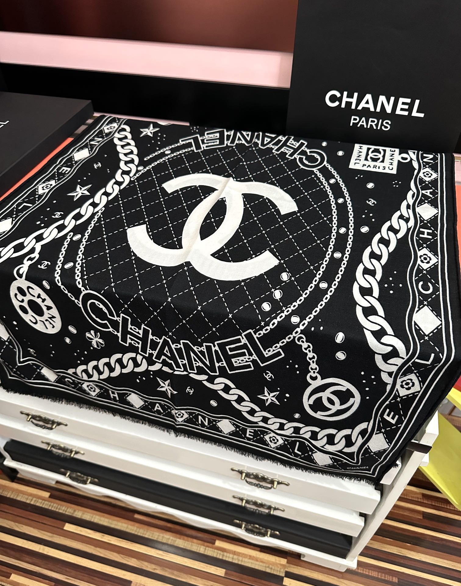 🔥新款 小香2025 双面同色 双c涂鸦黑白搭配顶级设计[嘴唇]太美了[吃瓜]下手一定要快[嘴唇]四季都