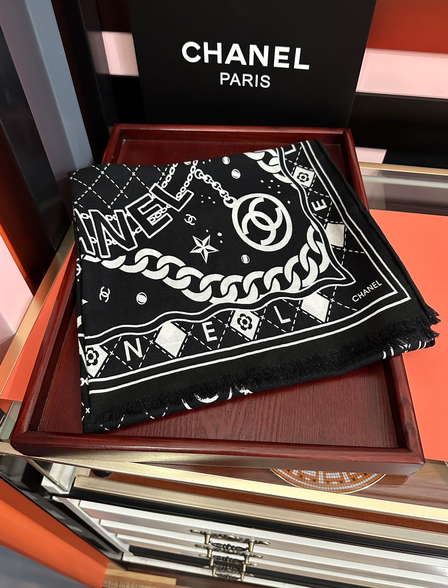 🔥新款 小香2025 双面同色 双c涂鸦黑白搭配顶级设计[嘴唇]太美了[吃瓜]下手一定要快[嘴唇]四季都