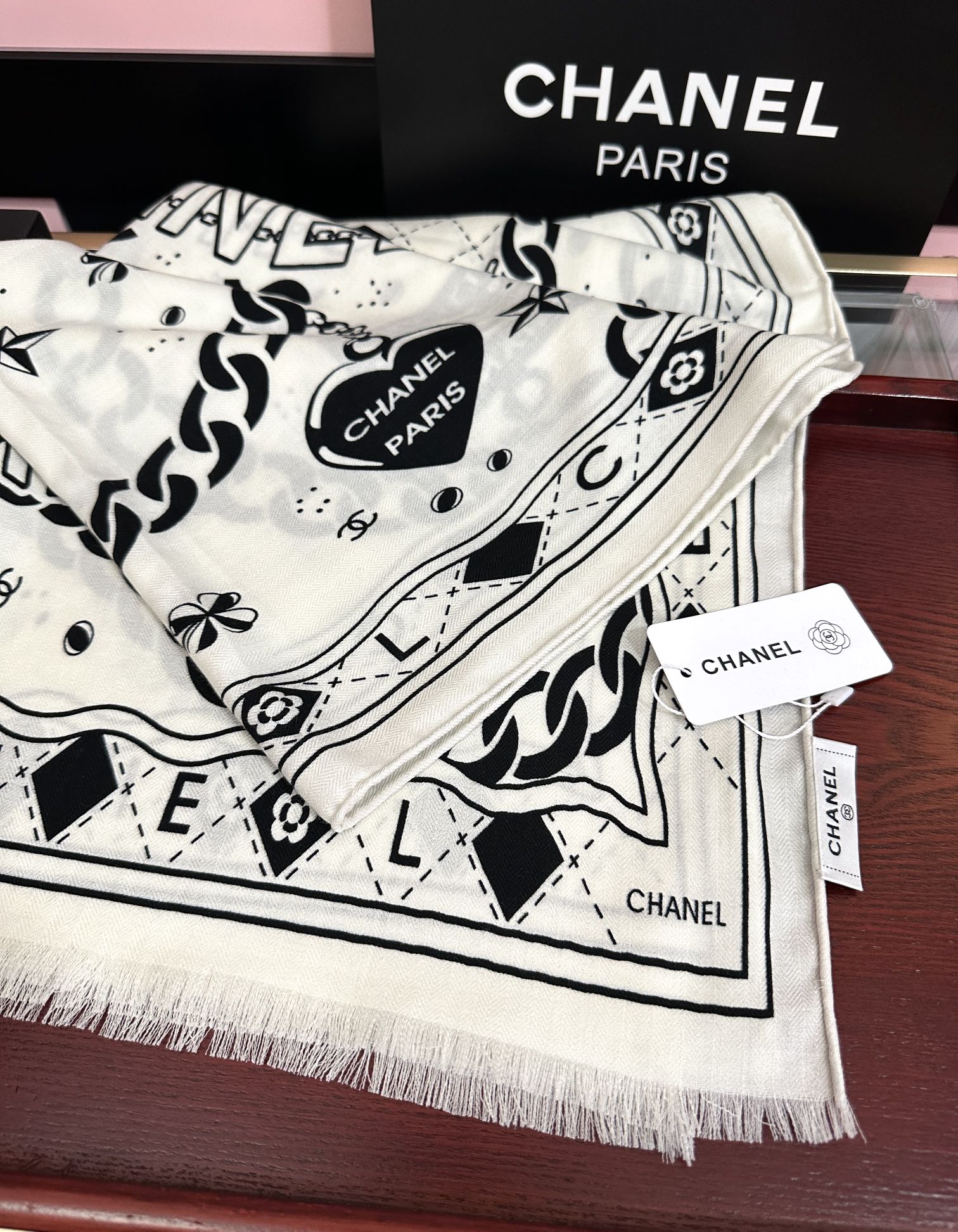 🔥新款 小香2025 双面同色 双c涂鸦黑白搭配顶级设计[嘴唇]太美了[吃瓜]下手一定要快[嘴唇]四季都