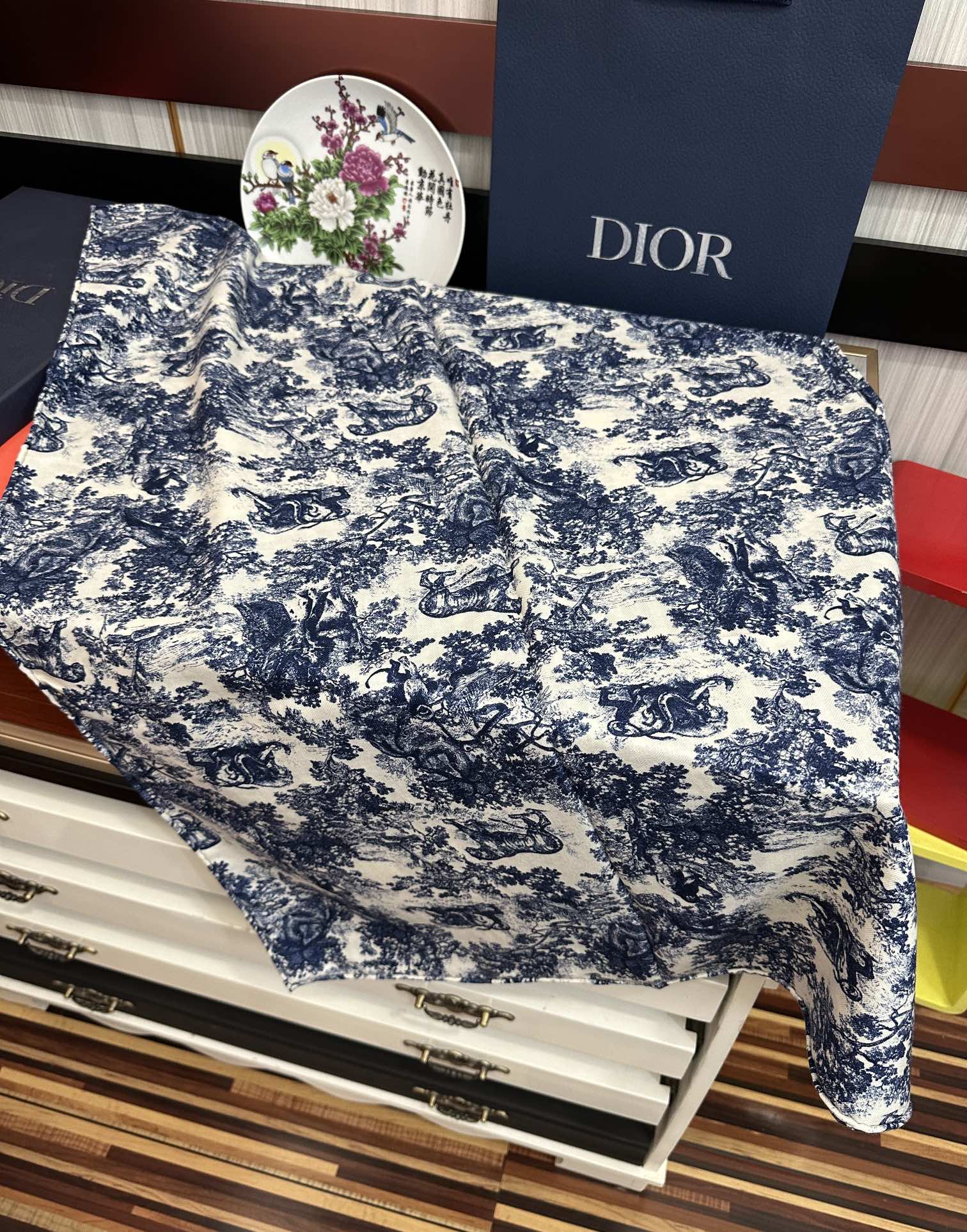 新款 2025迪奥🔥双面同色【动物丛林】最流行的花型 太美了[吃瓜]下手一定要快[嘴唇]四季都可以用[勾