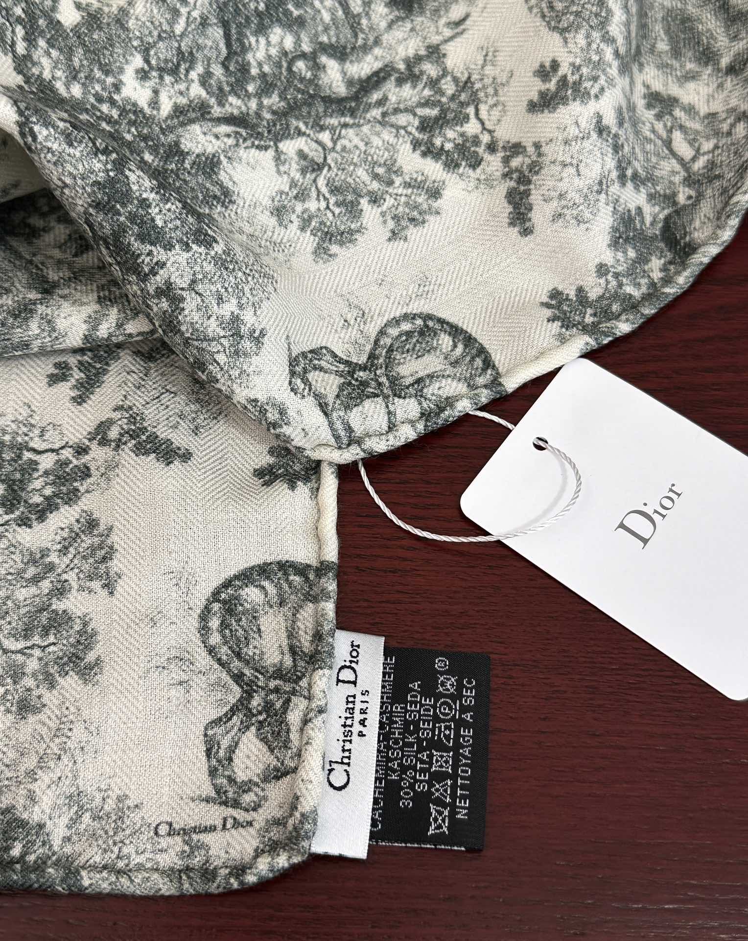 新款 2025迪奥🔥双面同色【动物丛林】最流行的花型 太美了[吃瓜]下手一定要快[嘴唇]四季都可以用[勾