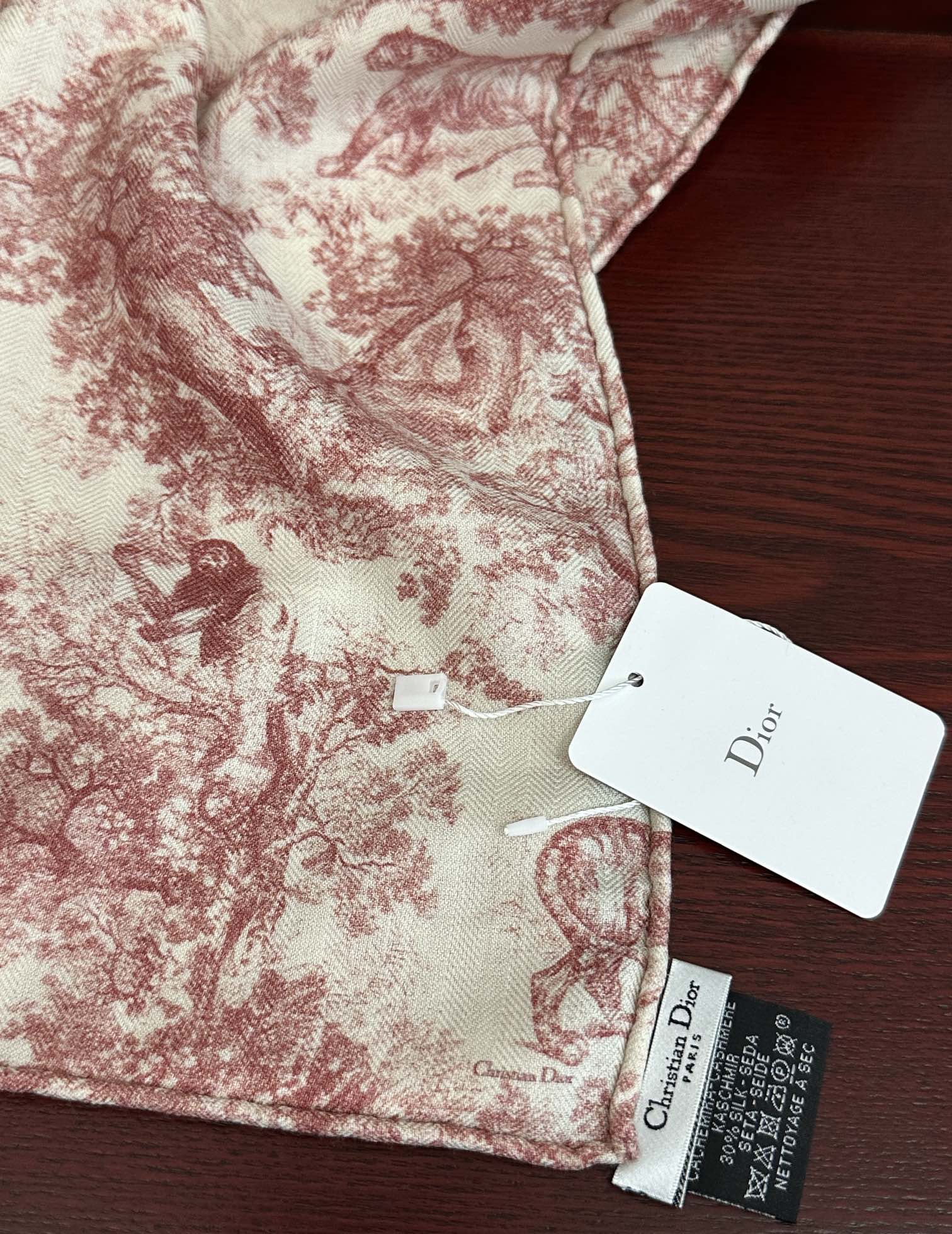 新款 2025迪奥🔥双面同色【动物丛林】最流行的花型 太美了[吃瓜]下手一定要快[嘴唇]四季都可以用[勾