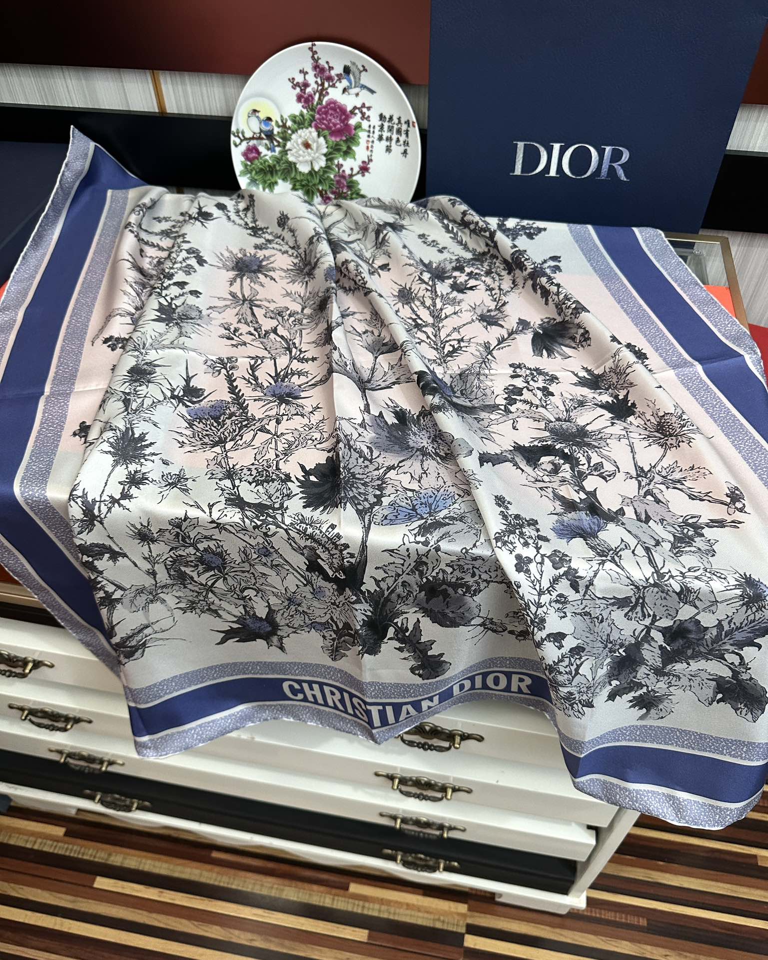 🔥高版本Dior Chardons 图案印花[玫瑰]展示象征着保护、韧性和自由的苏格兰国花[得意]采用白
