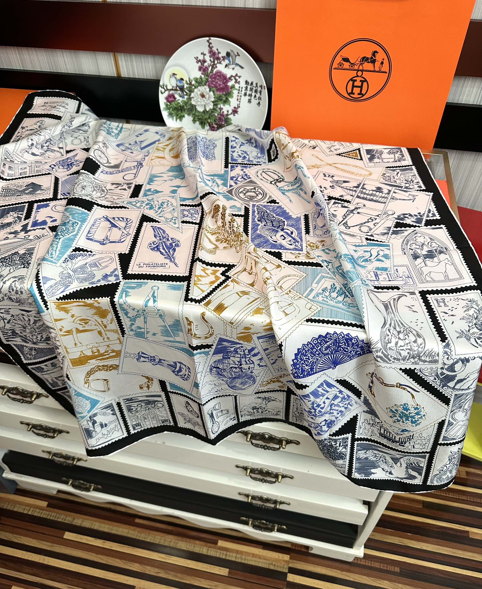 上新2025 🔥HERMES 重磅[庆祝]【福宝集邮者】90方巾[嘴唇]精简时髦，太美了 品质感很显好[