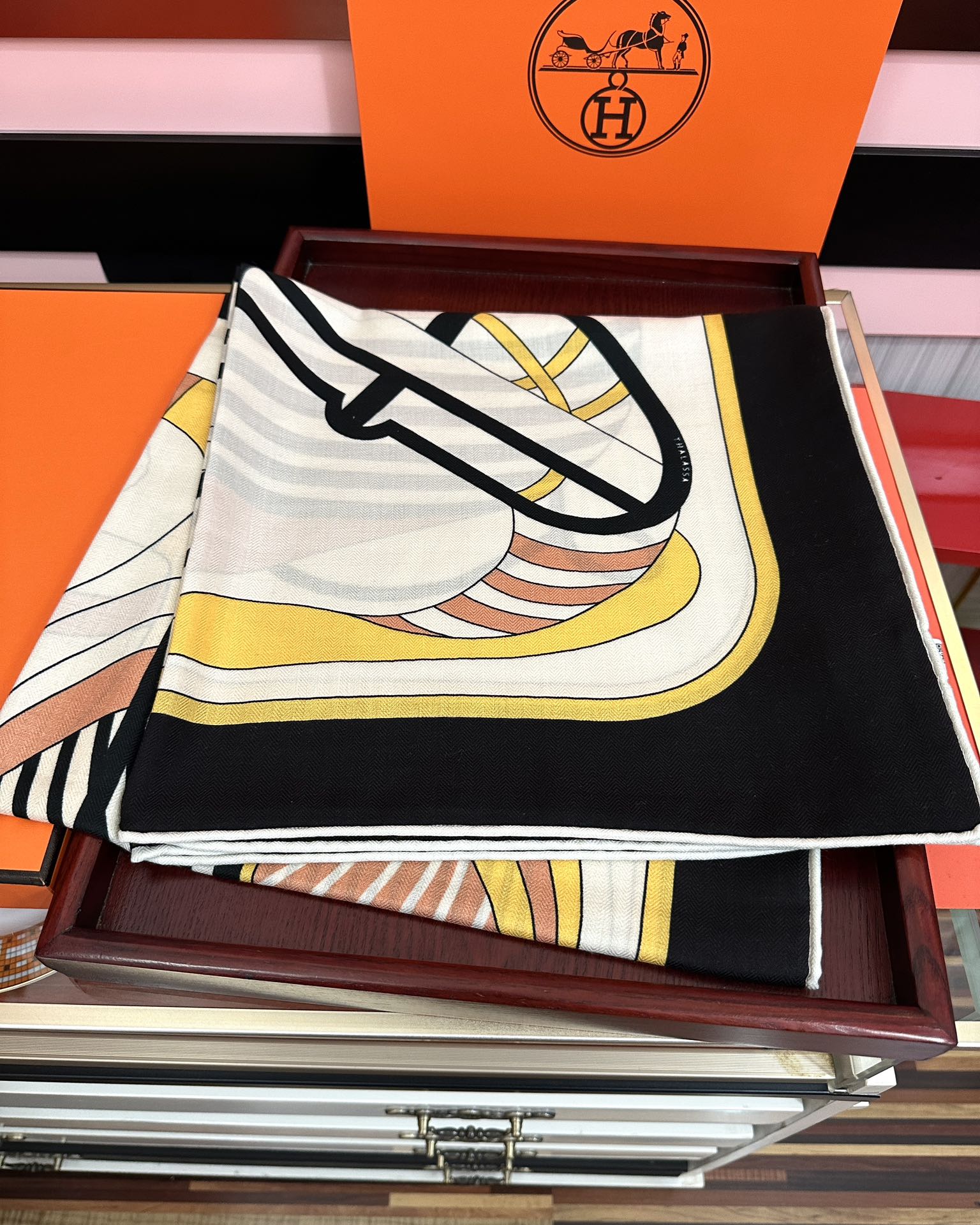 。爱马仕2025秋冬新款[爱心]【马术学院】新一季丝巾采购清单估计各位养马人们已经列好了[太阳]我就不推