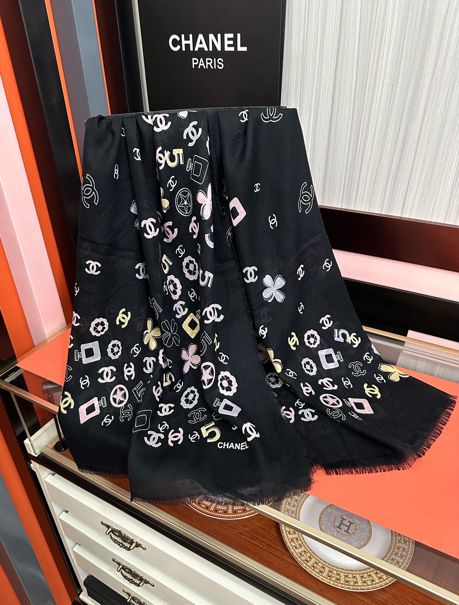 🔥爆款小香太美了[嘴唇]2025最新款【5号香水瓶】必备款 顶级设计太美了，真心赞👍😘💍实物真心美 🎀披