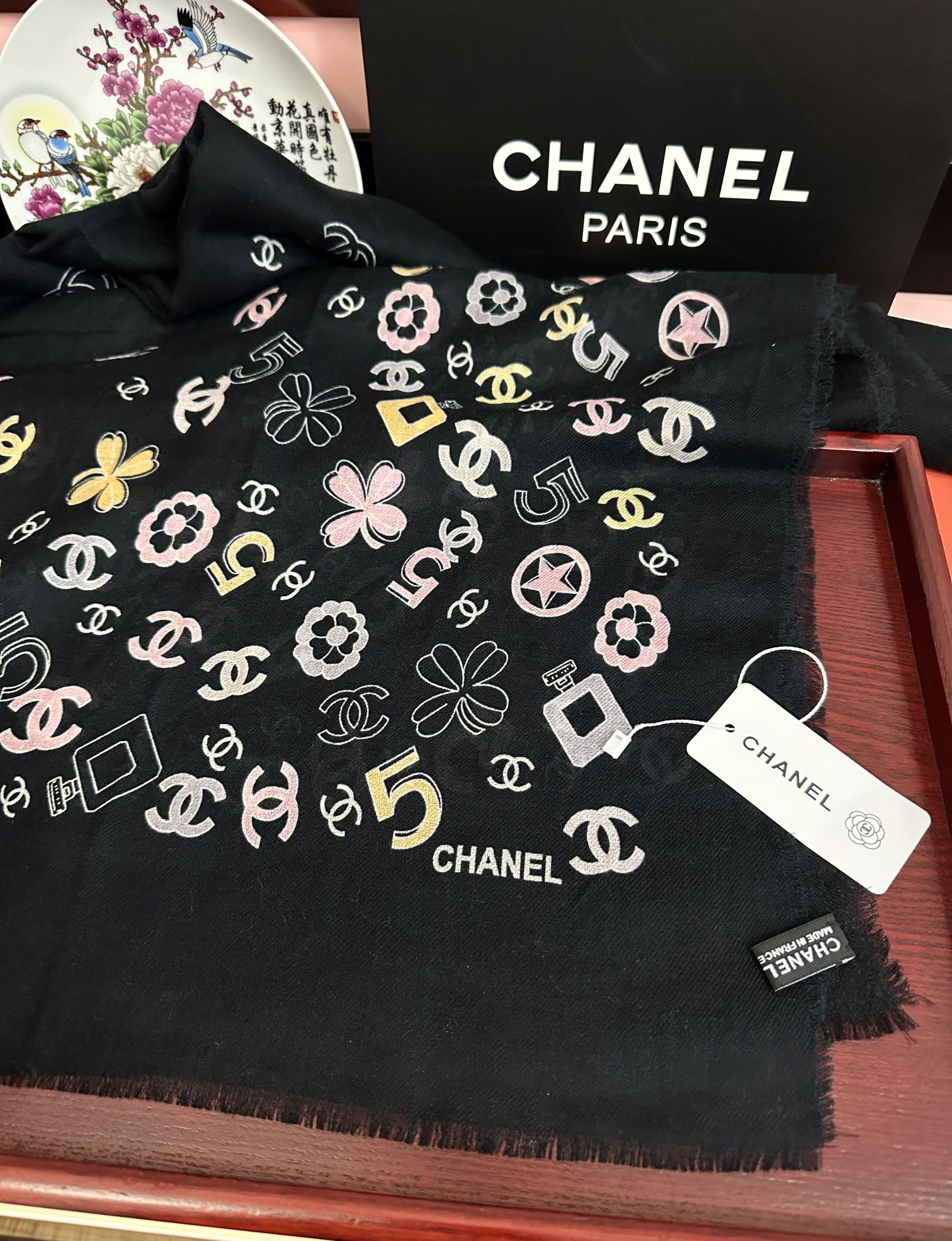 🔥爆款小香太美了[嘴唇]2025最新款【5号香水瓶】必备款 顶级设计太美了，真心赞👍😘💍实物真心美 🎀披