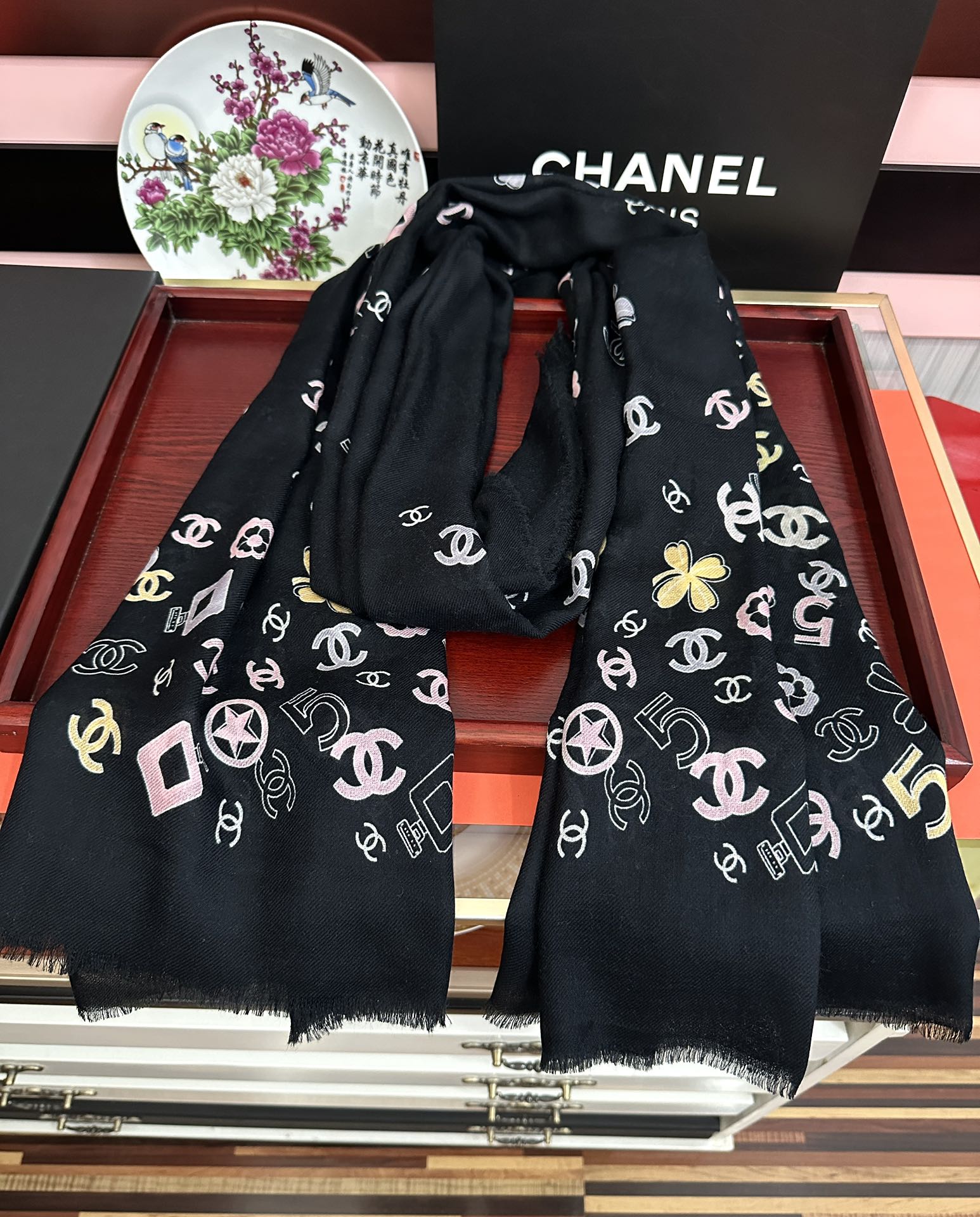 🔥爆款小香太美了[嘴唇]2025最新款【5号香水瓶】必备款 顶级设计太美了，真心赞👍😘💍实物真心美 🎀披