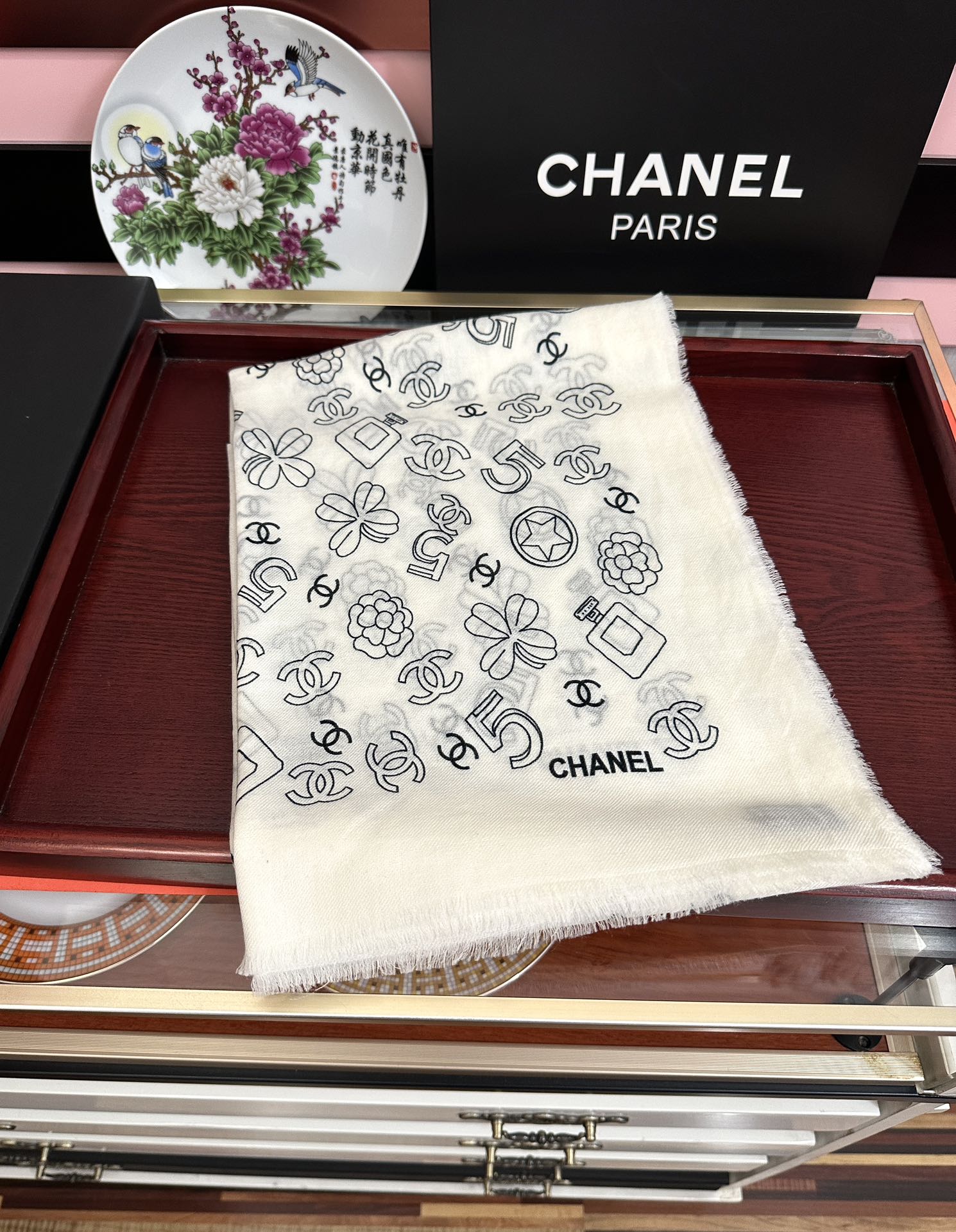 🔥爆款小香太美了[嘴唇]2025最新款【5号香水瓶】必备款 顶级设计太美了，真心赞👍😘💍实物真心美 🎀披