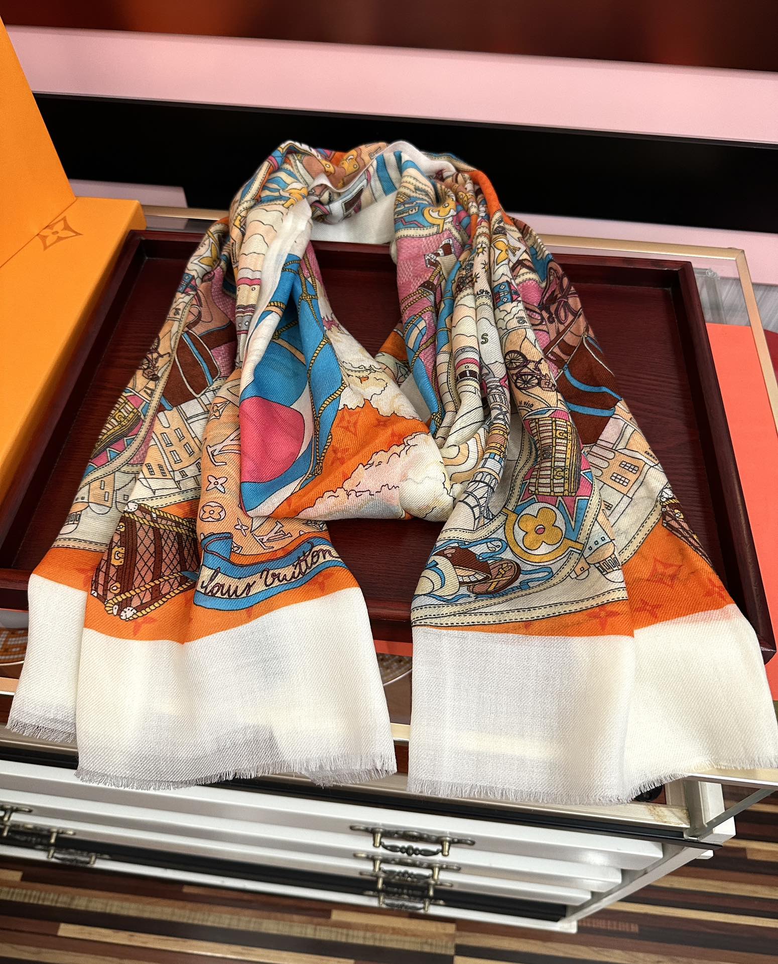 🔥LvZG最新款2025 重磅推荐[爱心]顶级高端设计太美了[啤酒]真心赞👍【戒指绒长巾】😘💍实物真心美