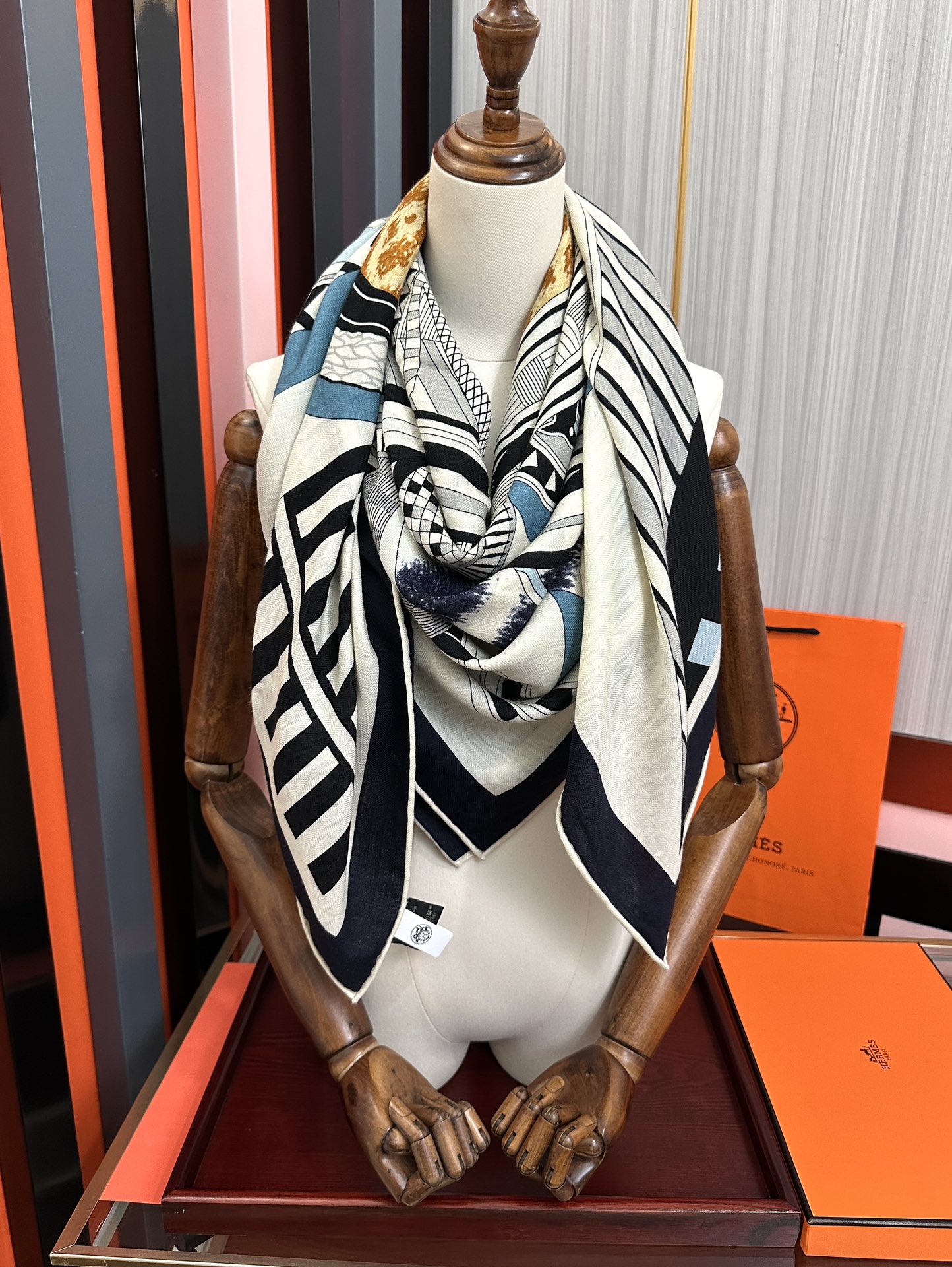 新款🔥爱马仕2025秋冬新款[爱心]新一季丝巾采购清单估计各位养马人们已经列好了[太阳]我就不推荐了回头