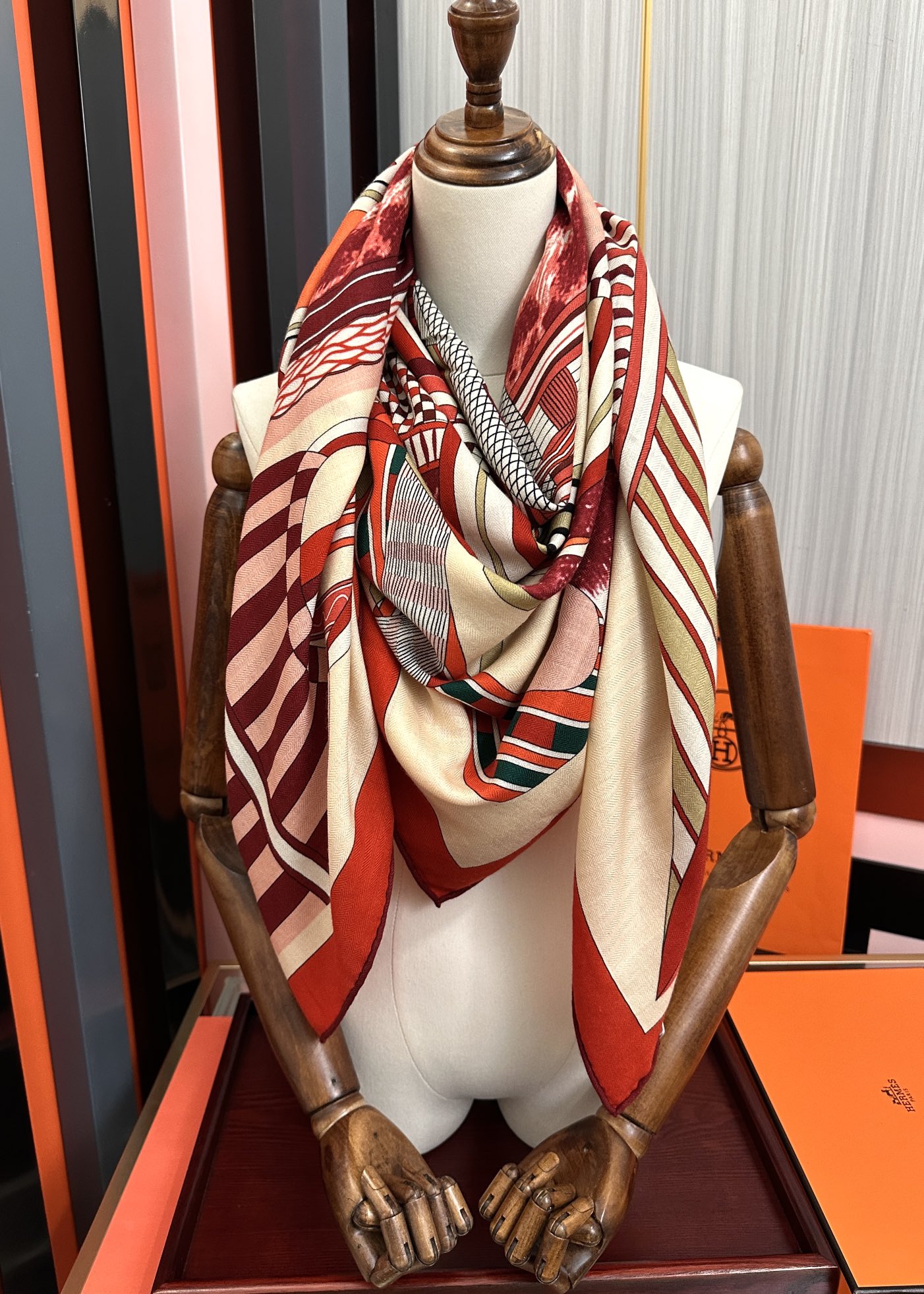 新款🔥爱马仕2025秋冬新款[爱心]新一季丝巾采购清单估计各位养马人们已经列好了[太阳]我就不推荐了回头