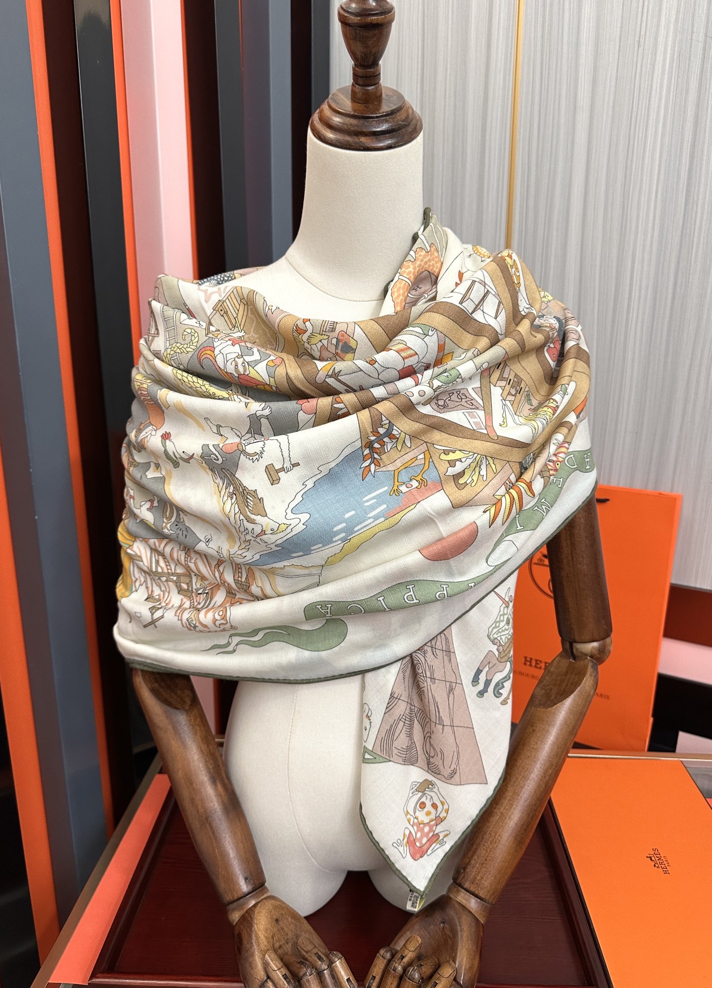 上新 。爱马仕 【马术学院】[嘴唇]今年最新款 140双面同色丝毛披肩这款爱马仕的经典单品展现强大而迷人