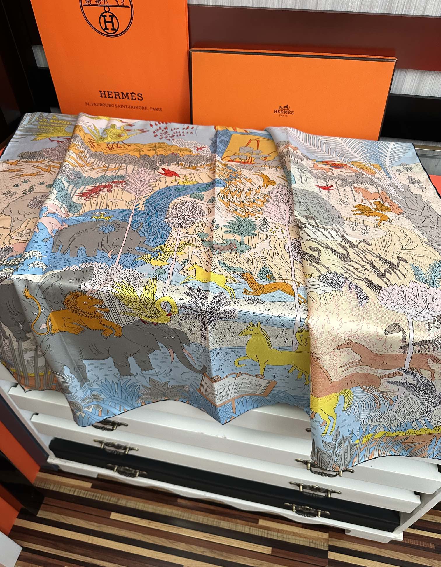 上新2025 🔥HERMES 重磅[庆祝]【大自然动物森林】方巾[嘴唇]精简时髦，品质感很显好[得意]好