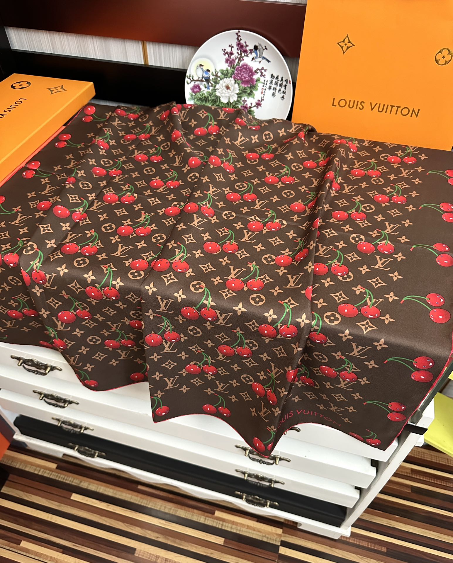 新款🔥高品质太美了[庆祝]LV官网同步【18mm双面同色顶级真丝】[庆祝]“L家”90典藏方巾通过别致的