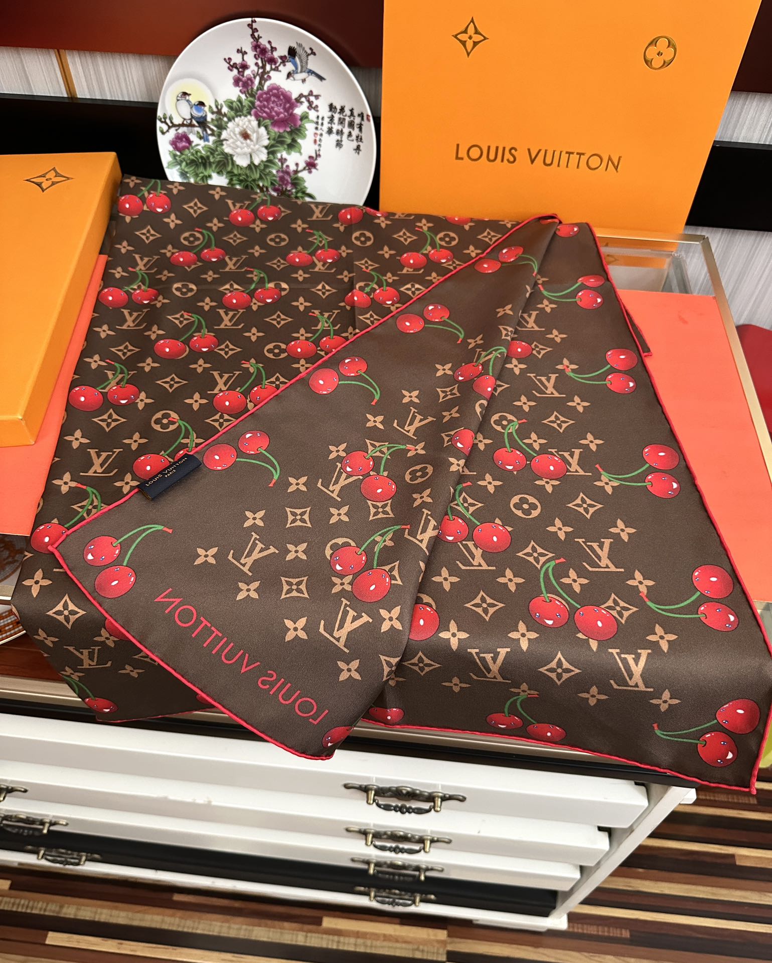 新款🔥高品质太美了[庆祝]LV官网同步【18mm双面同色顶级真丝】[庆祝]“L家”90典藏方巾通过别致的