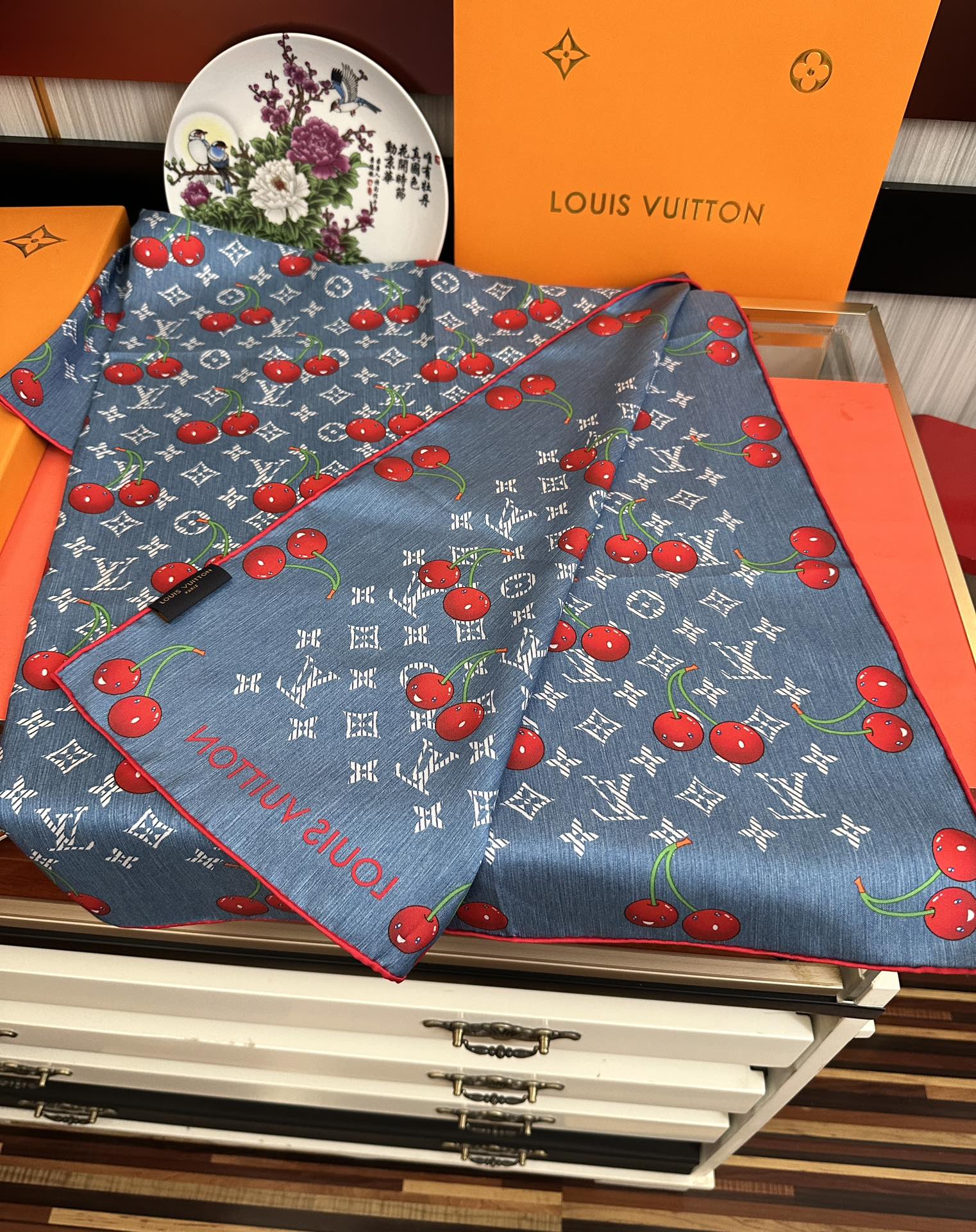 新款🔥高品质太美了[庆祝]LV官网同步【18mm双面同色顶级真丝】[庆祝]“L家”90典藏方巾通过别致的