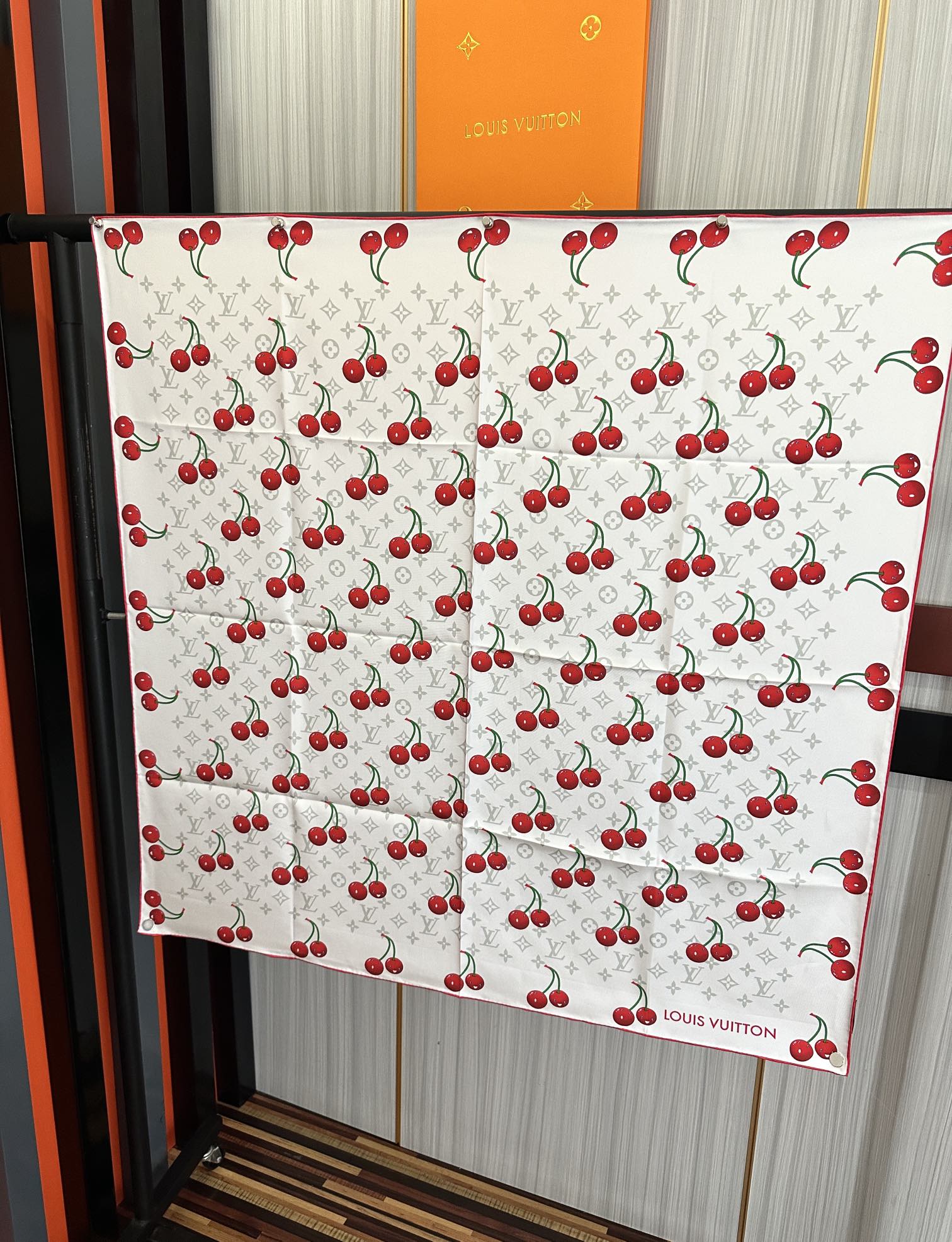 新款🔥高品质太美了[庆祝]LV官网同步【18mm双面同色顶级真丝】[庆祝]“L家”90典藏方巾通过别致的