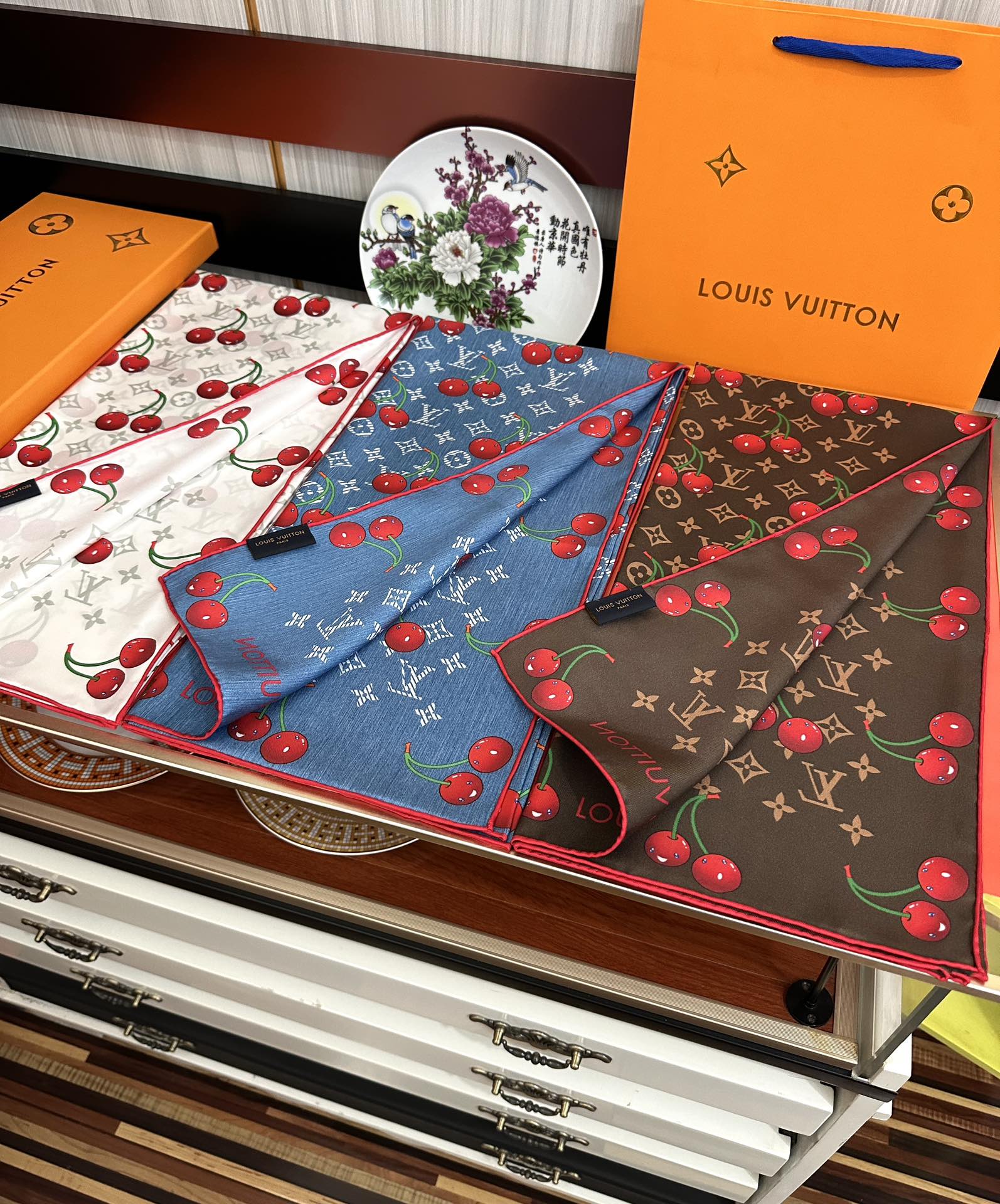 新款🔥高品质太美了[庆祝]LV官网同步【18mm双面同色顶级真丝】[庆祝]“L家”90典藏方巾通过别致的