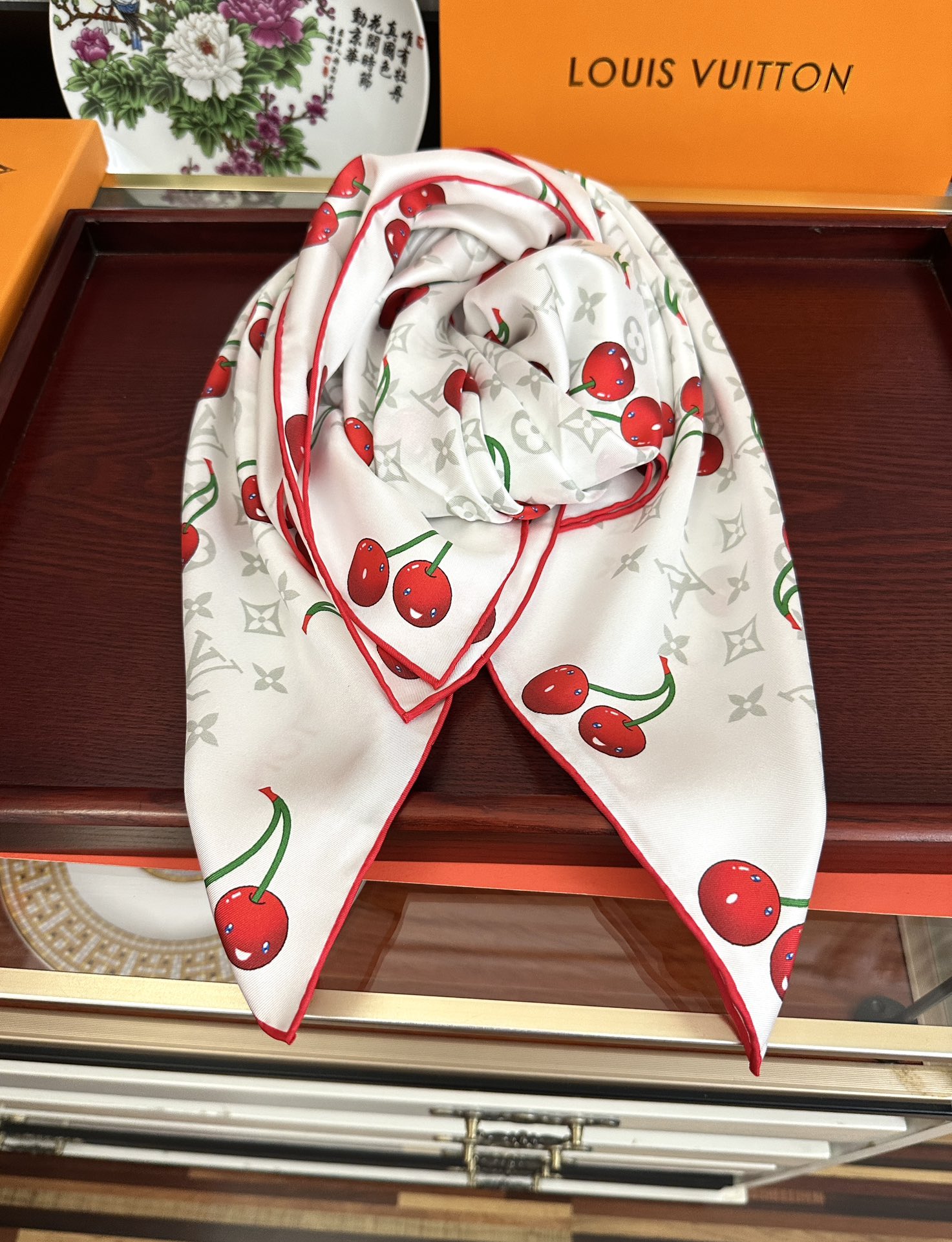 新款🔥高品质太美了[庆祝]LV官网同步【18mm双面同色顶级真丝】[庆祝]“L家”90典藏方巾通过别致的