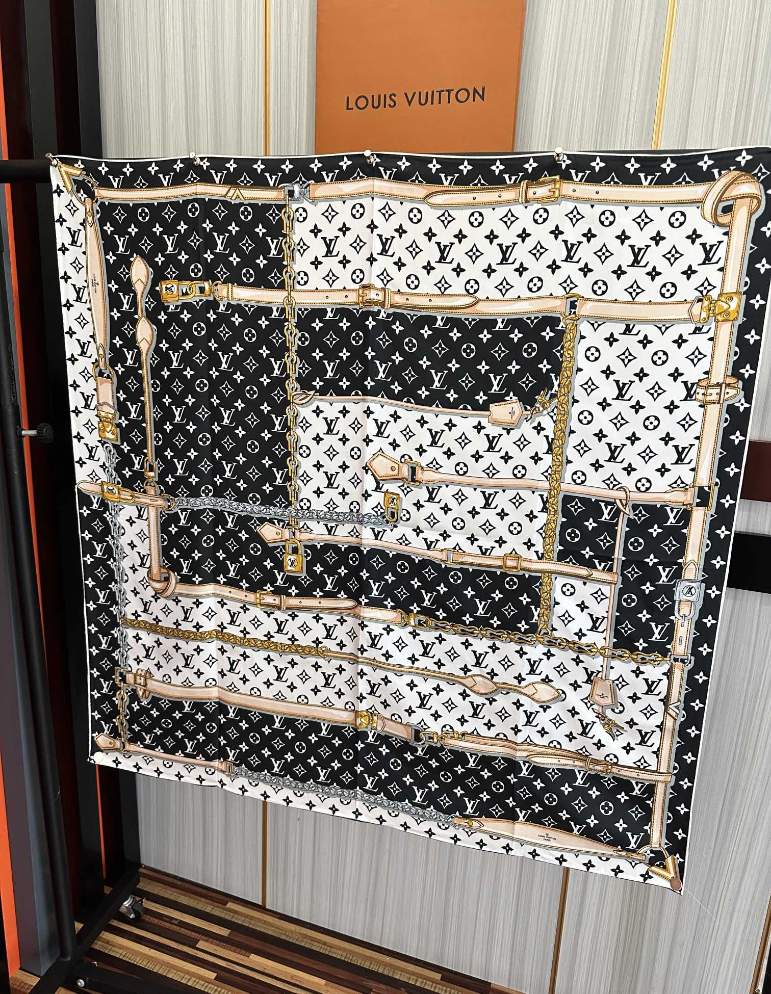 上新，L家 2025年最新款🔥💃💄女神及日常都非常好搭配的款😍平时穿搭也非常好搭配，整个人看起来都会神采