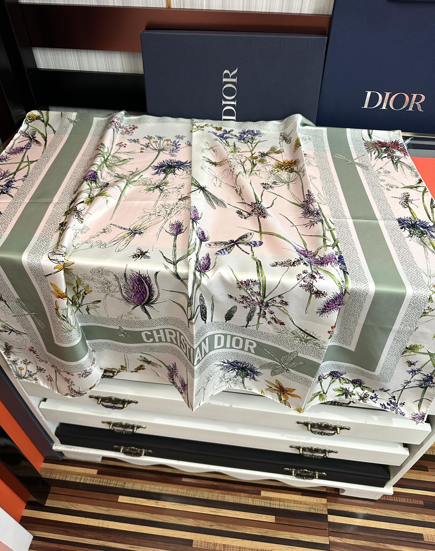 🔥高版本 迪奥 太美了 2025春夏季新款，太美了[玫瑰]买到都说好👍下手一定要快高端 大爱❤️女人尤物