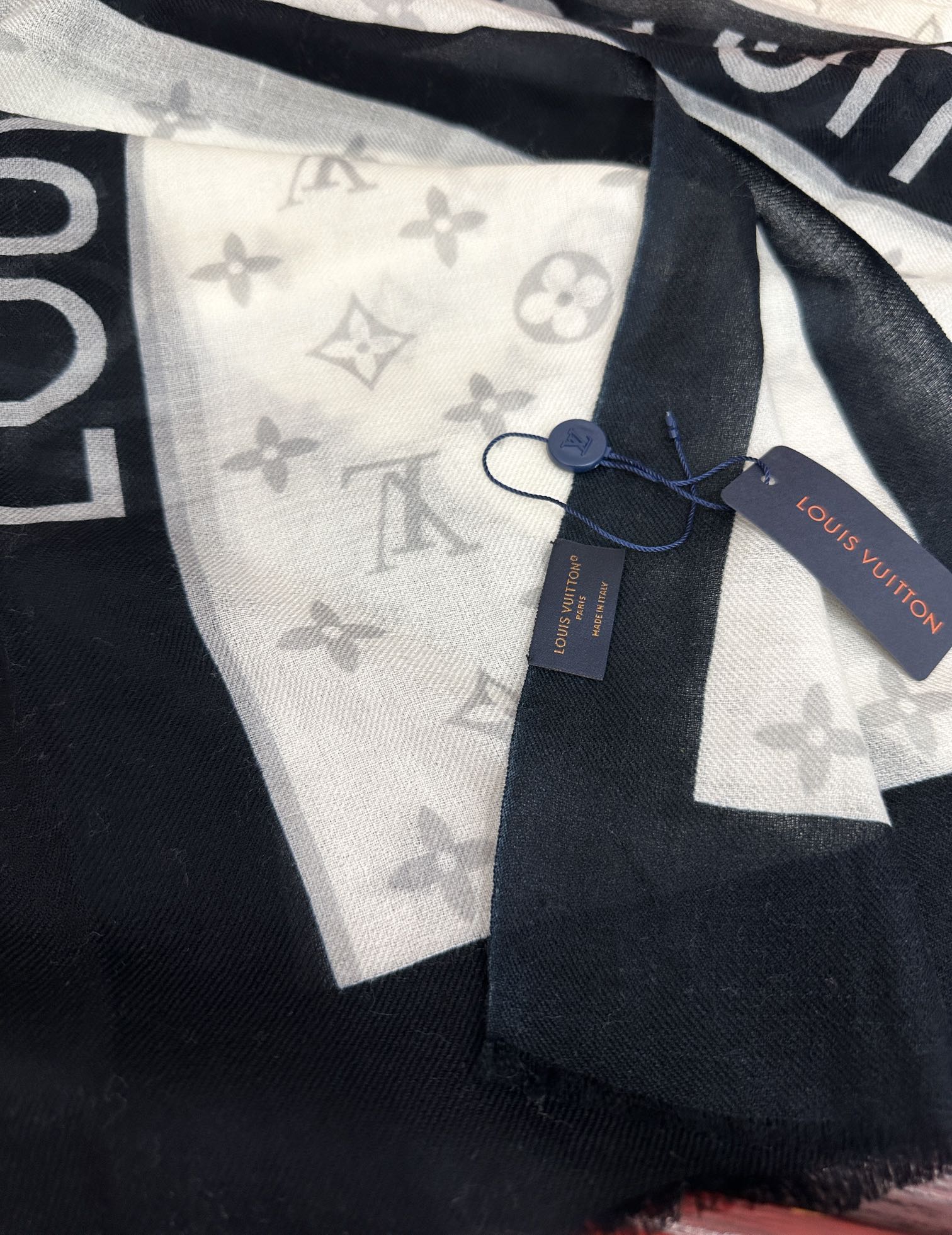 上新 L家 2025 最新款‼️真心赞👍【双面戒指绒长巾】😘💍实物真心美 🎀披肩配以印花💓💃🏻无论设计喷