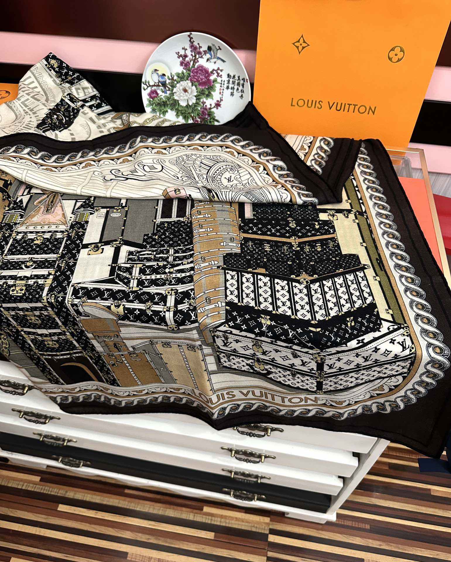 ❤️LV 【双面同色】经典优雅[礼物]~气质到骨子里[色]新一季的面料超高级，真心超级柔软，丝丝顺滑[太