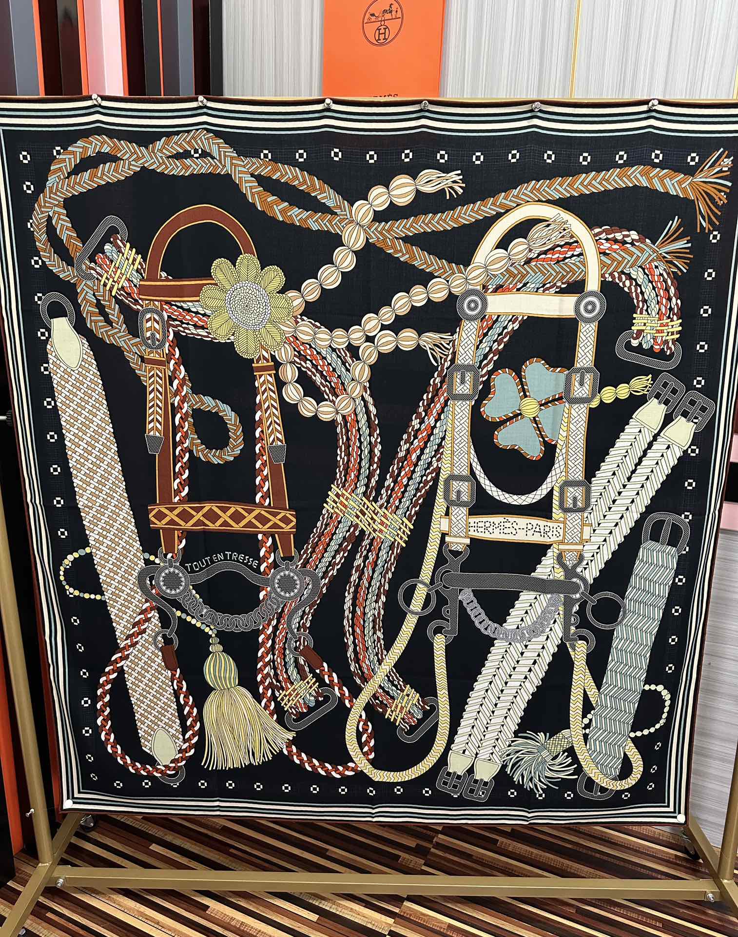 。高品质 新款 爱马仕【编织鞍袋】官网同步 2025秋冬新款[爱心]新一季丝巾采购清单估计各位养马人们已