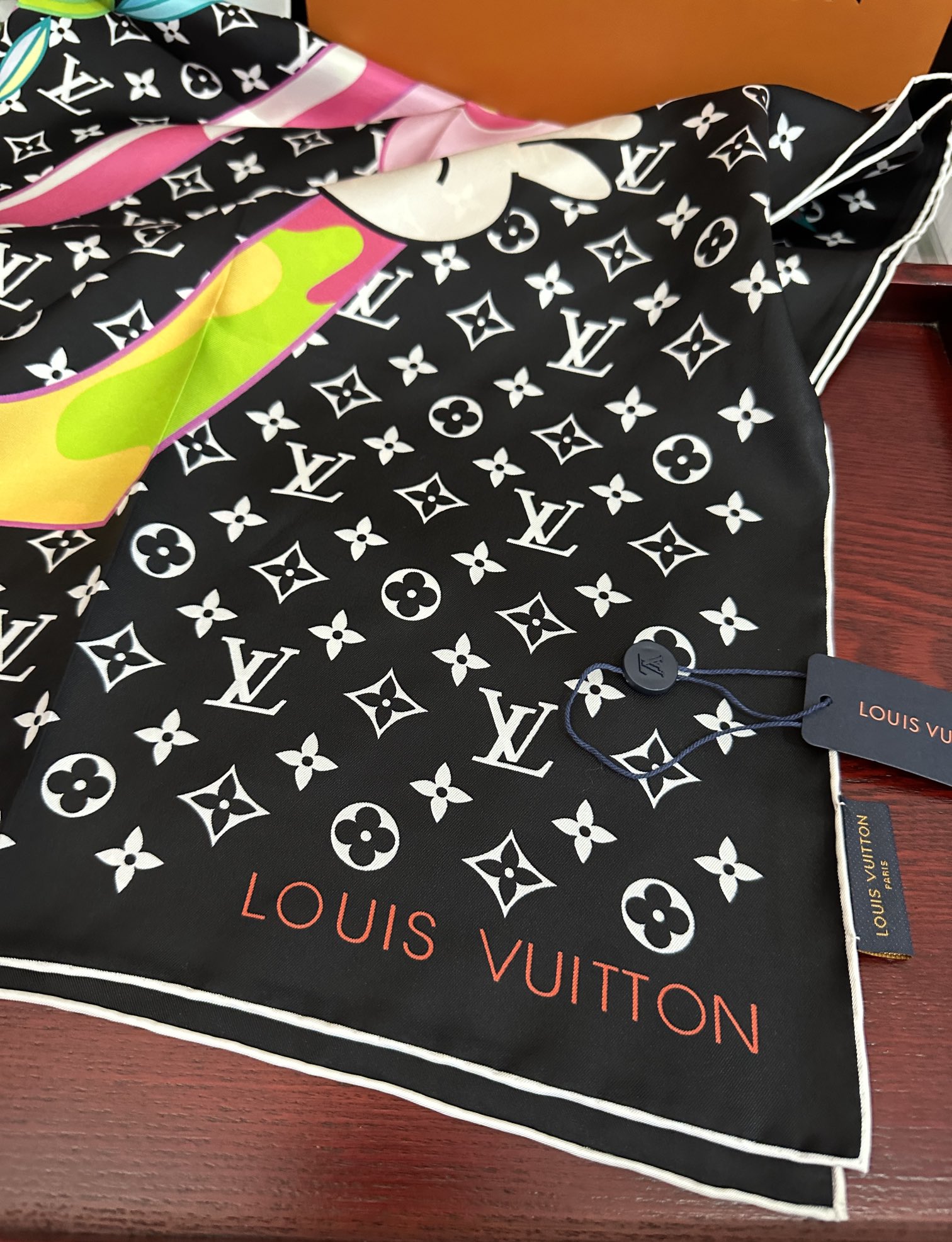 🔥新品LV专柜同步【18mm双面同色】太美了[庆祝]“L家”90典藏方巾通过别致的经典色彩向原创设计致敬