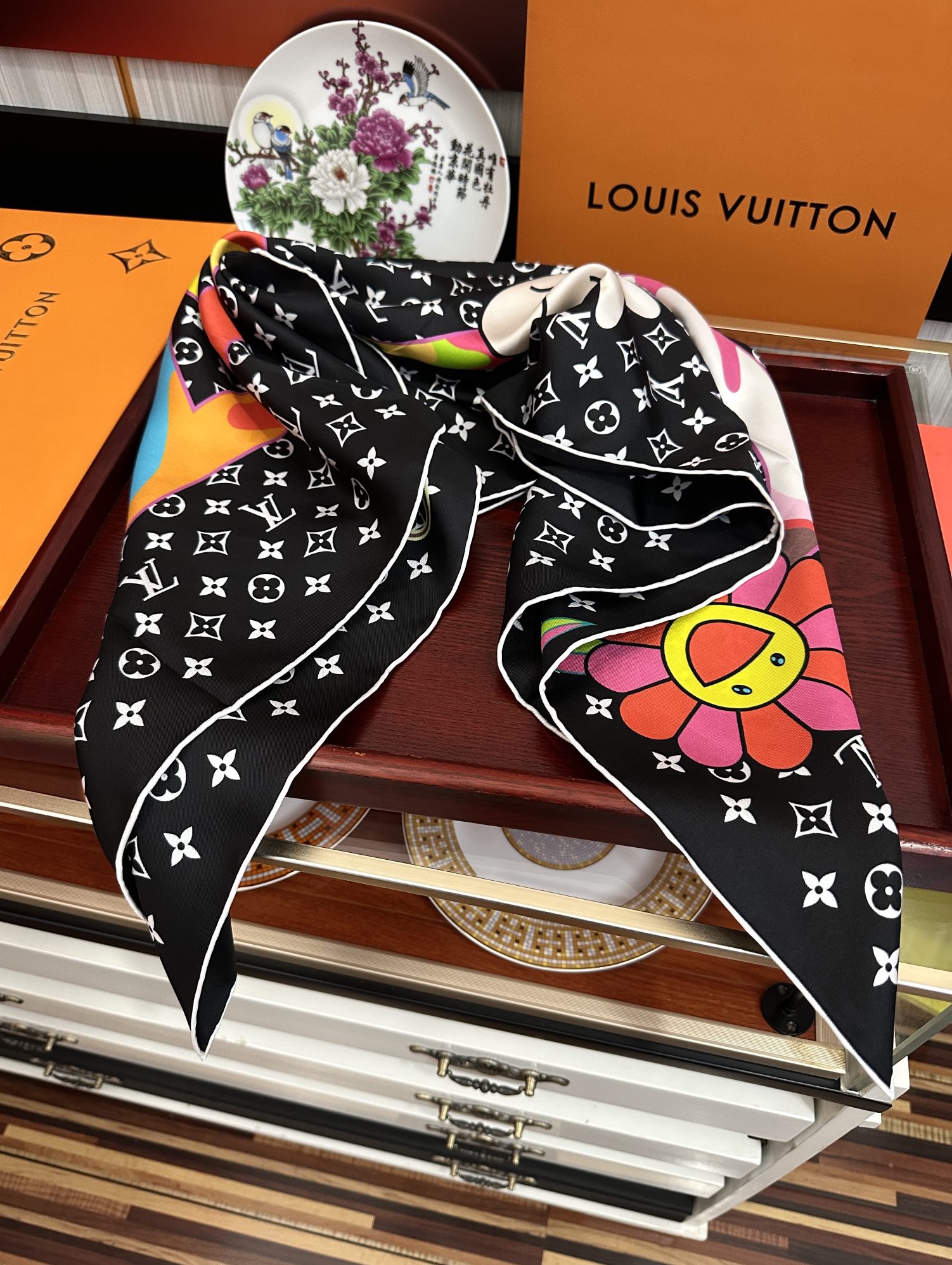 🔥新品LV专柜同步【18mm双面同色】太美了[庆祝]“L家”90典藏方巾通过别致的经典色彩向原创设计致敬