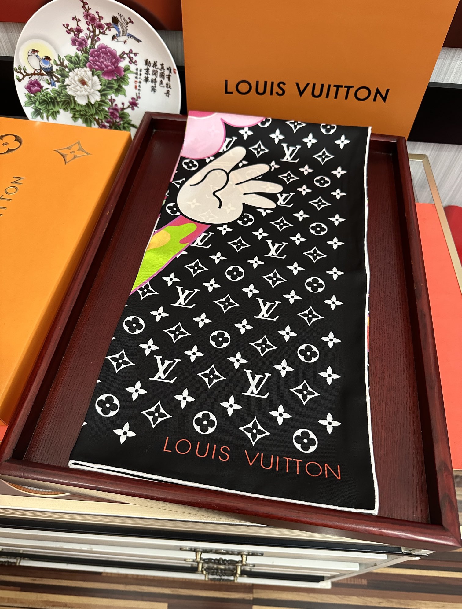 🔥新品LV专柜同步【18mm双面同色】太美了[庆祝]“L家”90典藏方巾通过别致的经典色彩向原创设计致敬