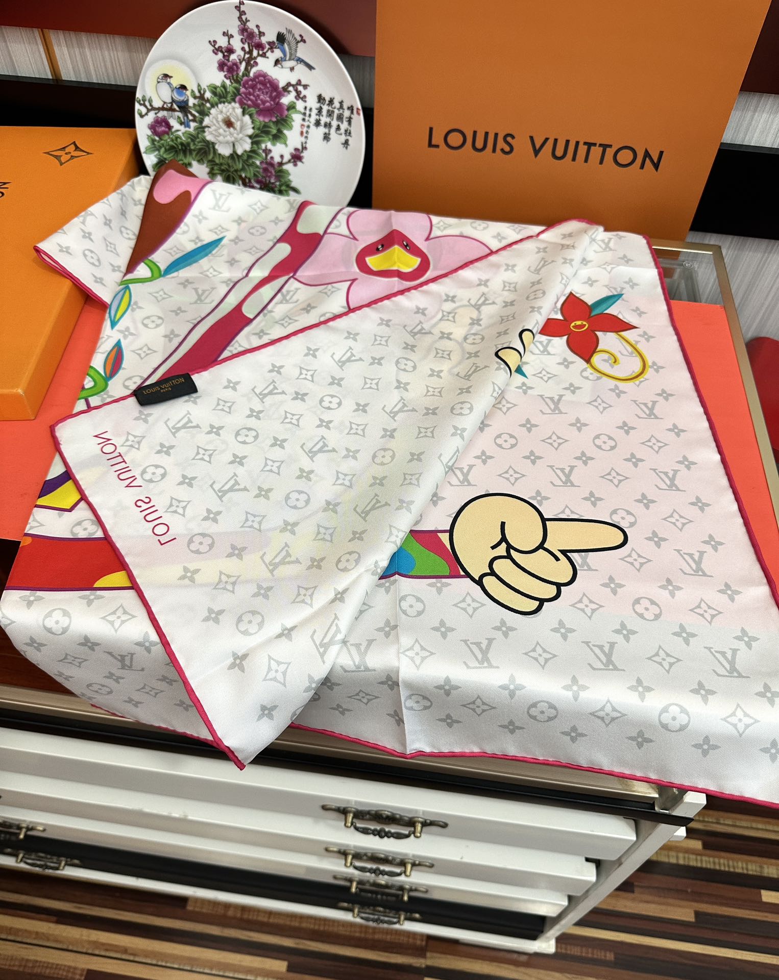 🔥新品LV专柜同步【18mm双面同色】太美了[庆祝]“L家”90典藏方巾通过别致的经典色彩向原创设计致敬