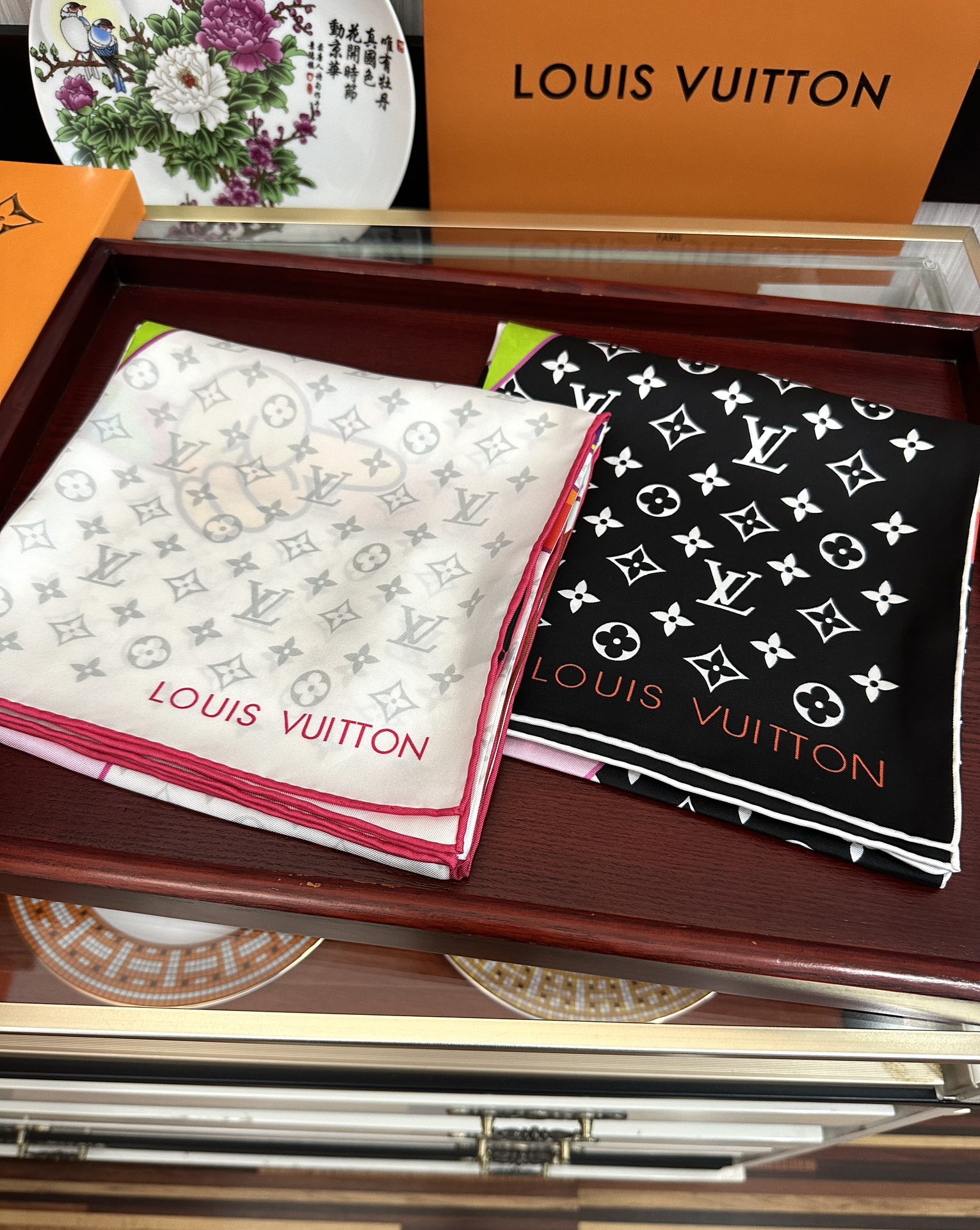 🔥新品LV专柜同步【18mm双面同色】太美了[庆祝]“L家”90典藏方巾通过别致的经典色彩向原创设计致敬