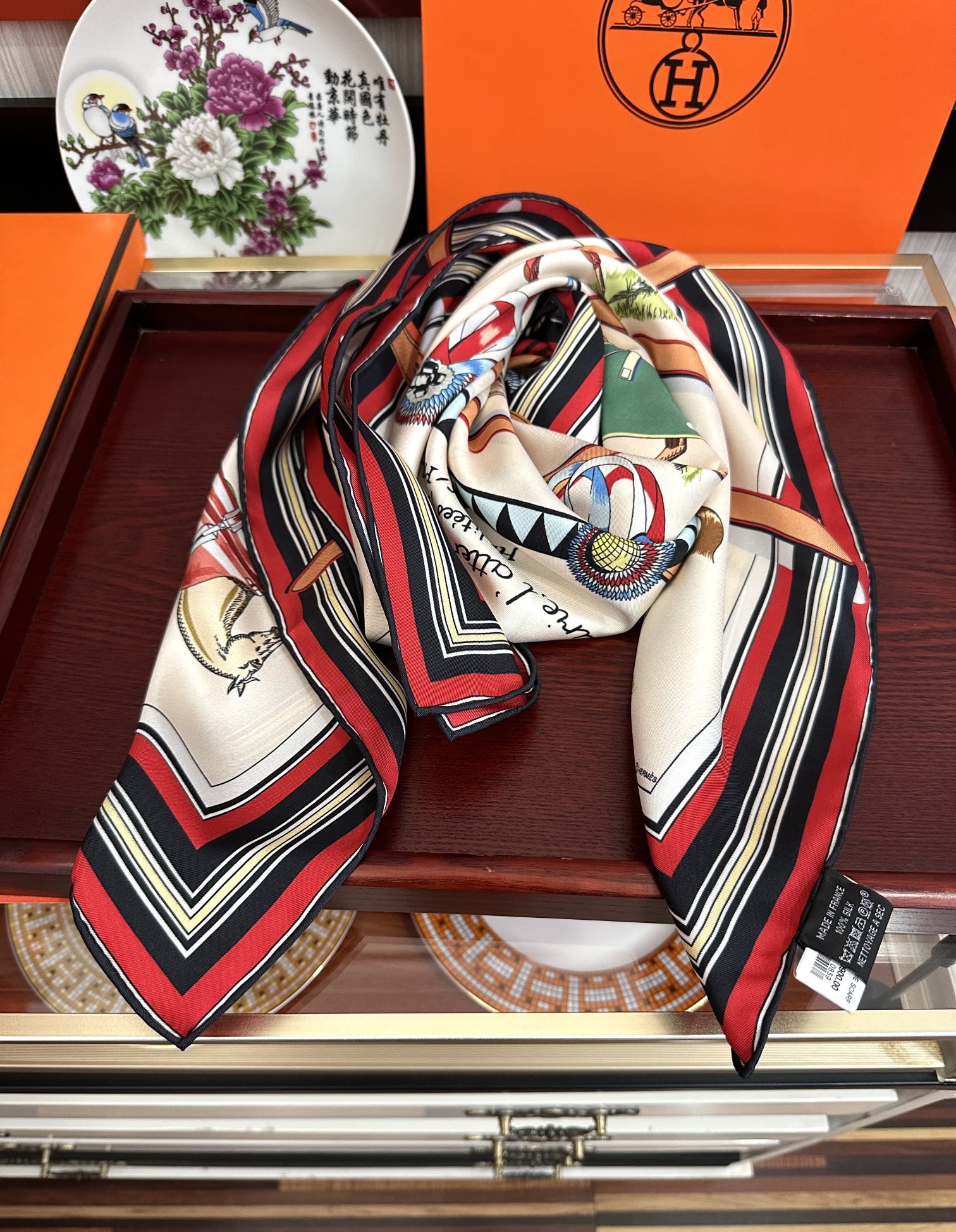 🔥爱马仕【18mm顶级真丝双面同色印花】[庆祝]“弩式牵引马具”90典藏方巾通过别致的经典色彩向原创设计