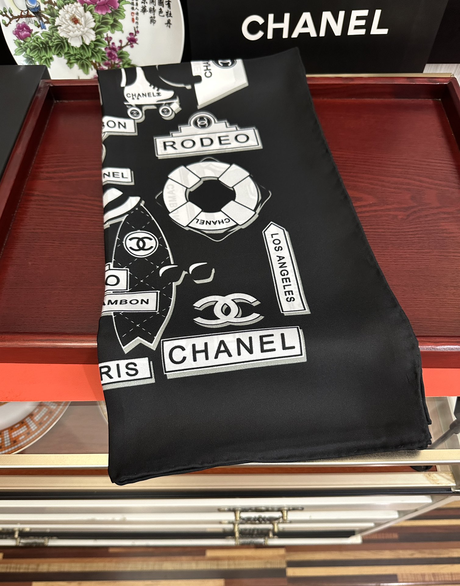 🔥香奈儿 顶级设计师 又一新款出货了[庆祝]靓女们必备款[色]太美了[玫瑰]上身效果非常美[得意]各种图