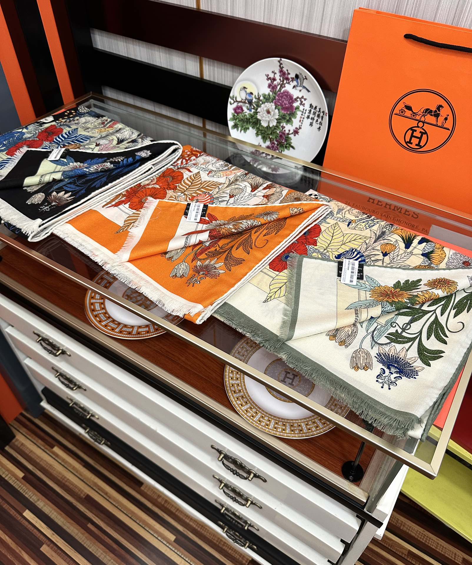 🔥新款 2025爱马士【双面同色印花】[吃瓜]下手一定要快[嘴唇]四季都可以用[勾引]真心美的让人非常非