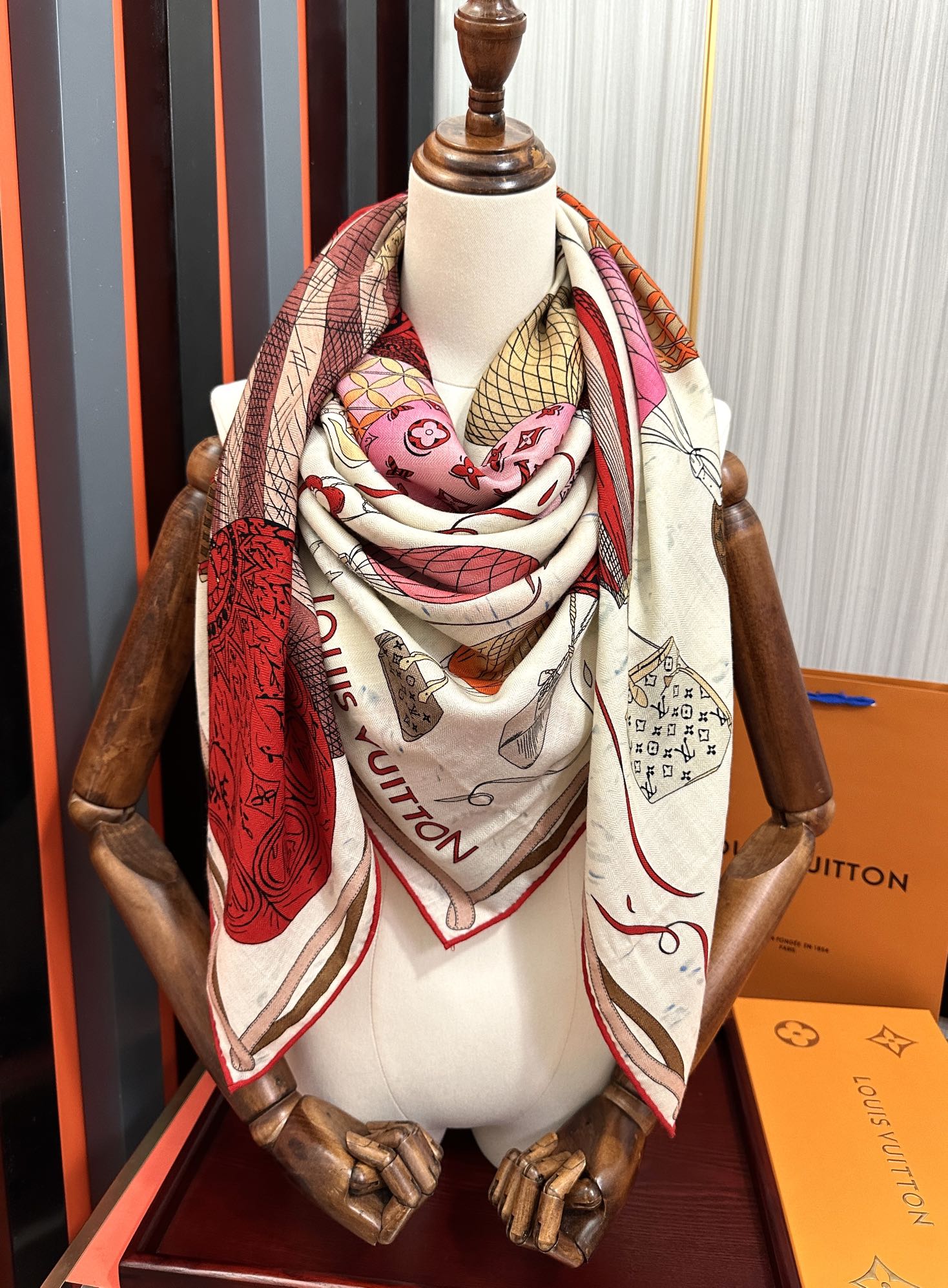 上新❤️LV 2025【双面同色热气球🎈】经典优雅[礼物]~气质到骨子里[色]新一季的面料超高级，真心超