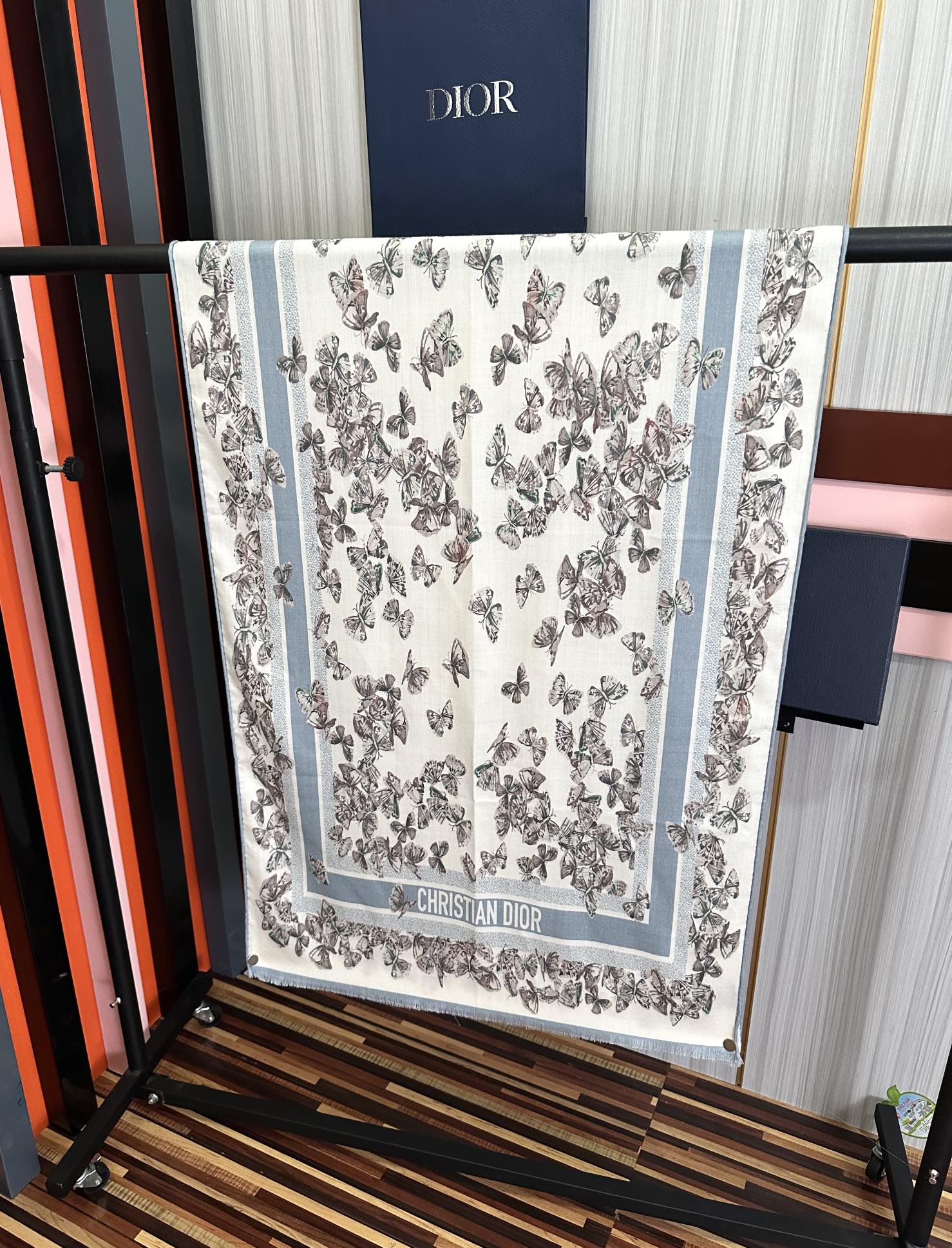 上新 迪奥🔥双面同色【蝴蝶🦋花朵系列】太美了[吃瓜]下手一定要快[嘴唇]四季都可以用[勾引]真心美的让人