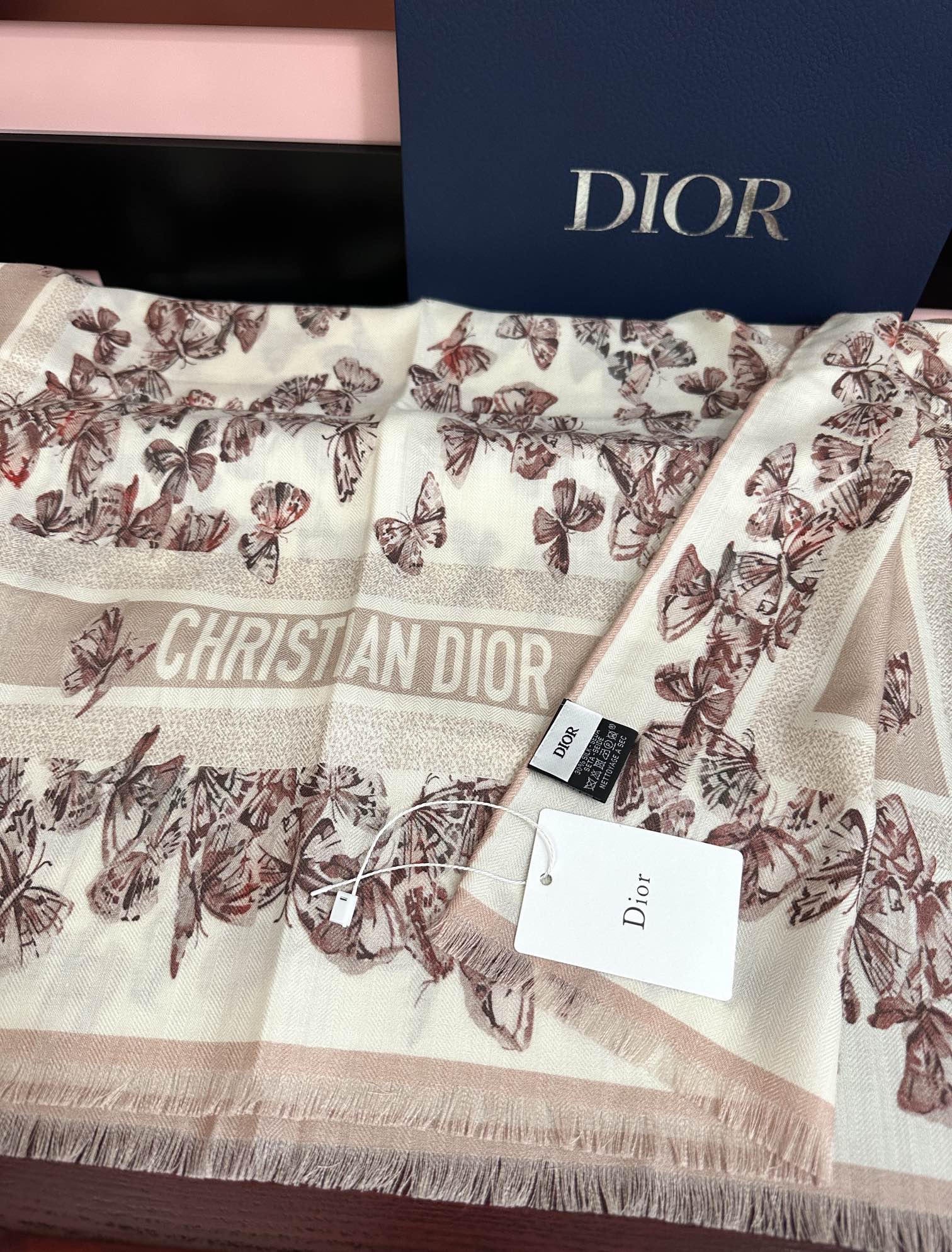 上新 迪奥🔥双面同色【蝴蝶🦋花朵系列】太美了[吃瓜]下手一定要快[嘴唇]四季都可以用[勾引]真心美的让人