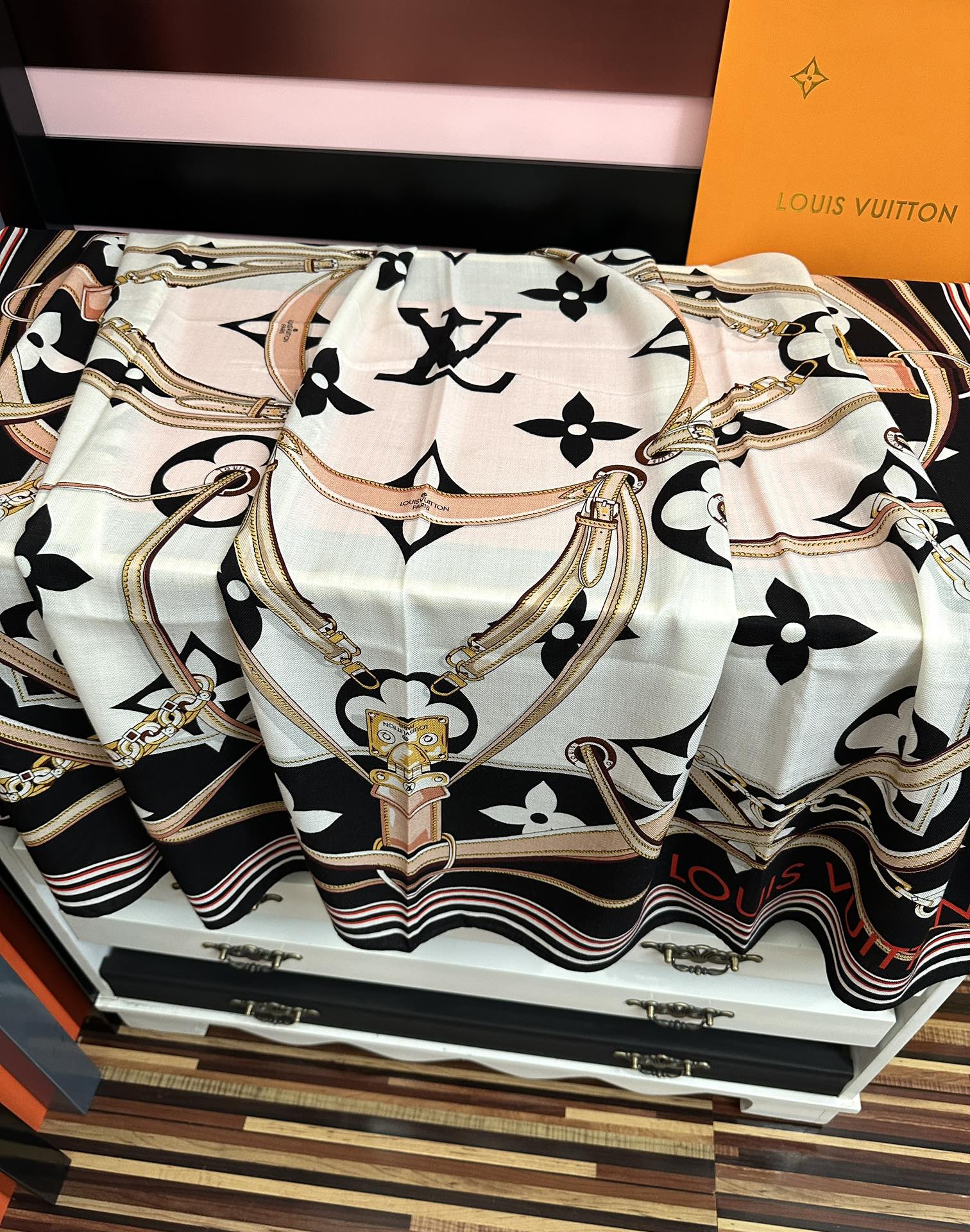 新款❤️LV 2025经典 【双面同色】经典优雅[礼物]~气质到骨子里[色]新一季的面料超高级，真心超级