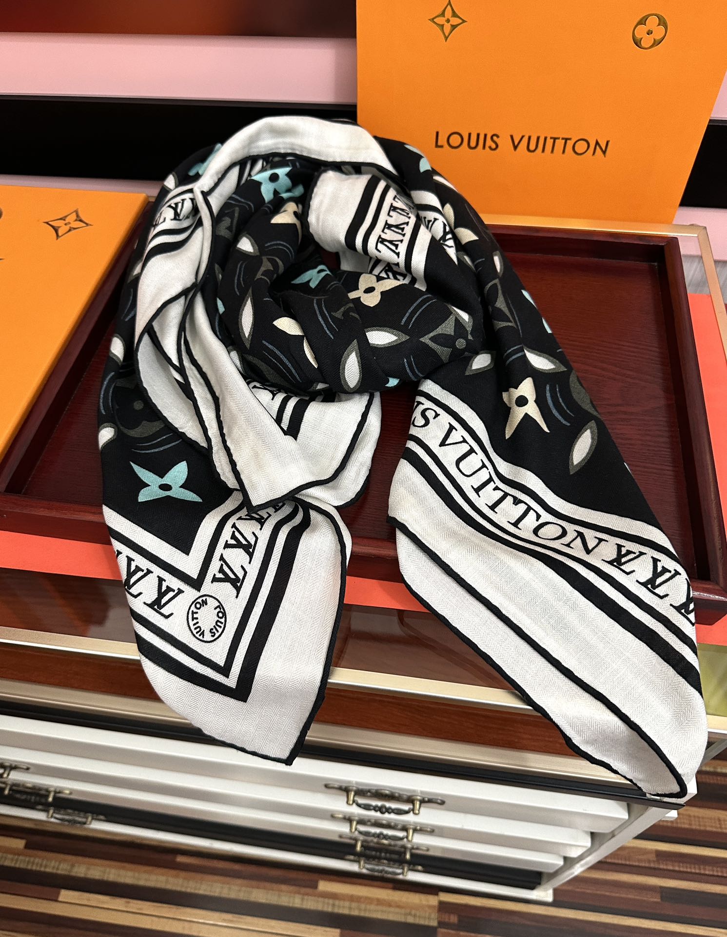 新款❤️LV 【双面同色】ZG同步经典优雅[礼物]~气质到骨子里[色]新一季的面料超高级，真心超级柔软，