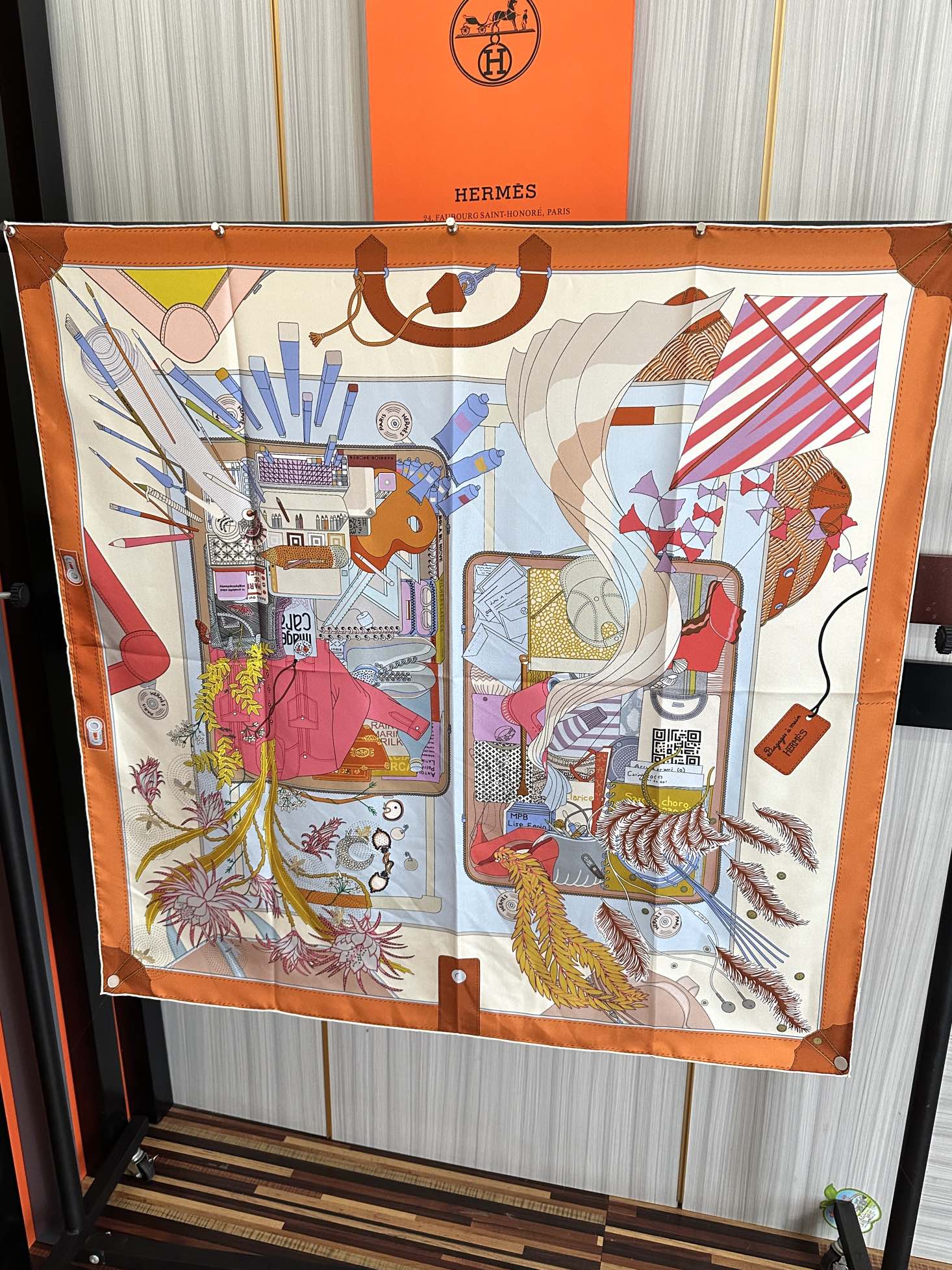 🔥爱 马 仕 官网同步手工卷边真丝方巾[得意] 这款爱马家展现强大而迷人的女性魅力精髓[色]此90厘米方