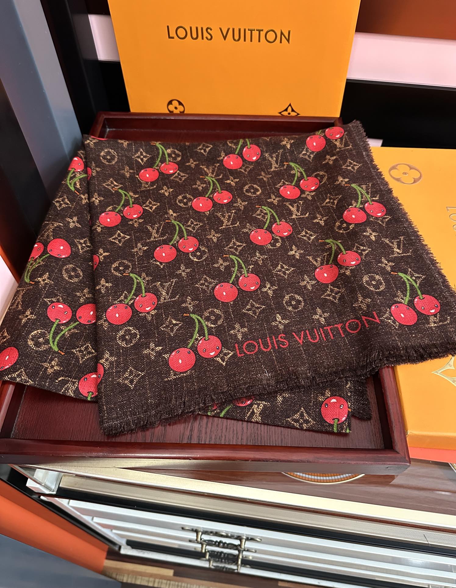 上新❤️LV 2025【双面同色樱桃🍒】经典优雅[礼物]~气质到骨子里[色]新一季的面料超高级，真心超级