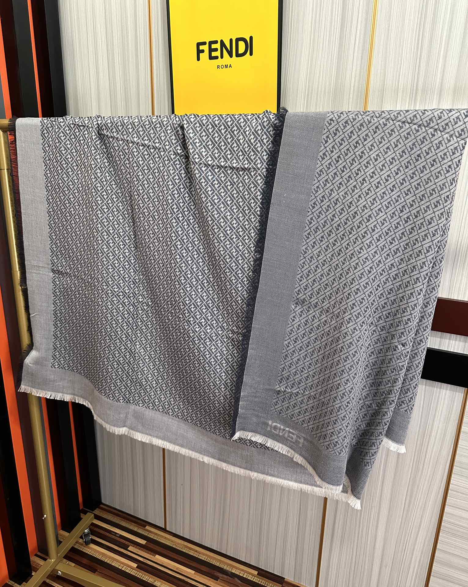 🔥上新 芬迪 重磅推荐F字母标志，太美了[得意]，永不过时，好货不怕晚，经典款F家人手必备一条最最经典款