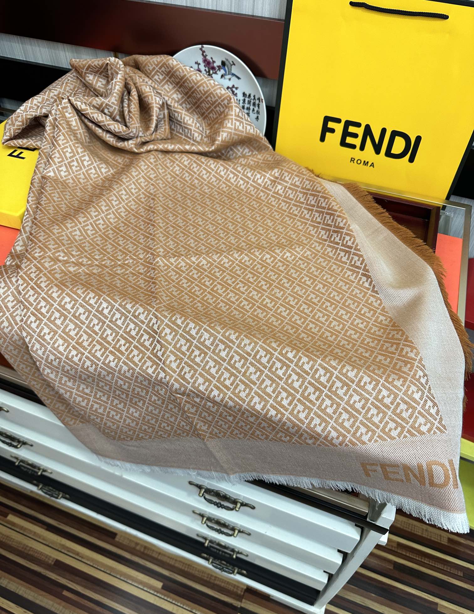 🔥上新 芬迪 重磅推荐F字母标志，太美了[得意]，永不过时，好货不怕晚，经典款F家人手必备一条最最经典款