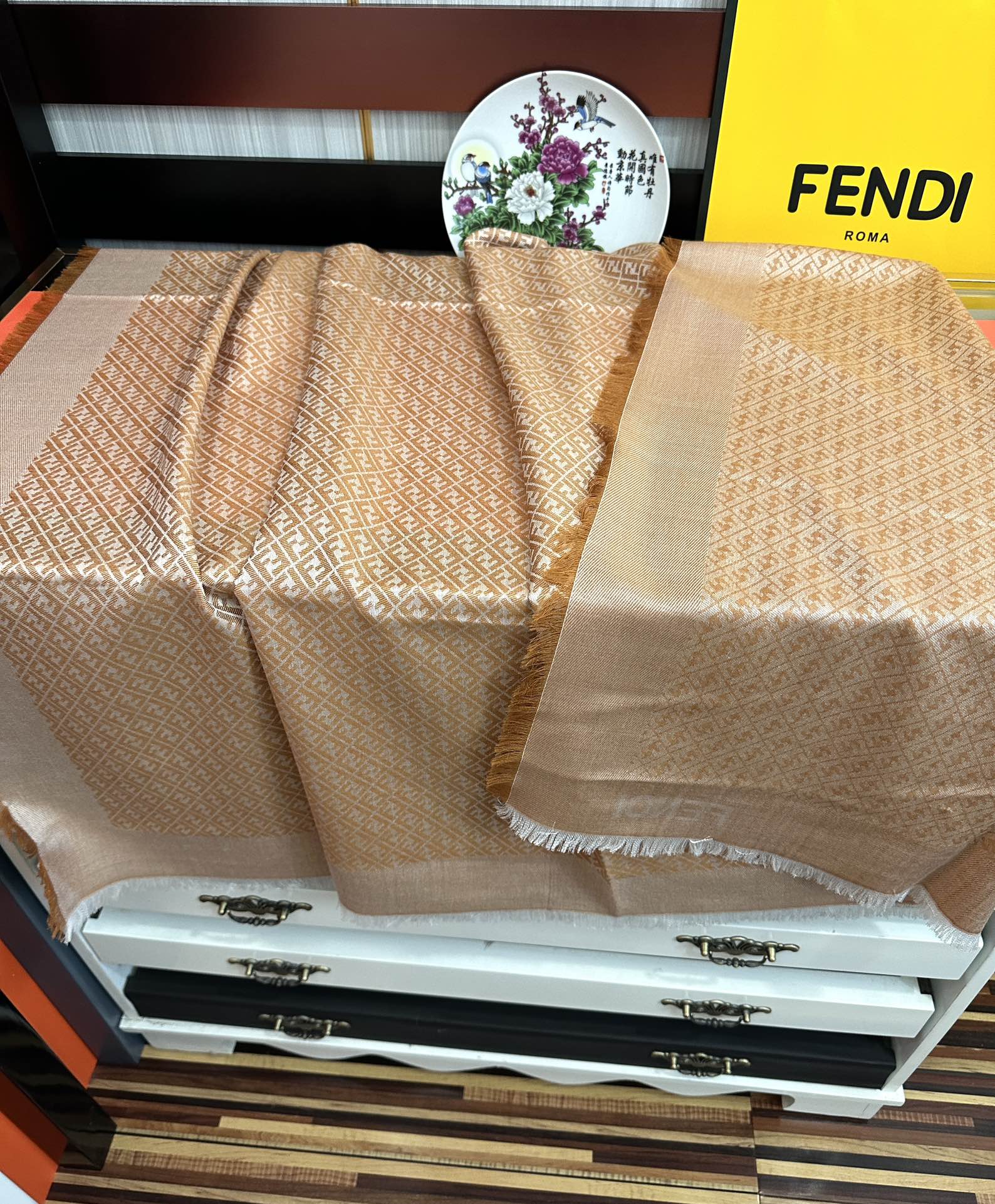 🔥上新 芬迪 重磅推荐F字母标志，太美了[得意]，永不过时，好货不怕晚，经典款F家人手必备一条最最经典款